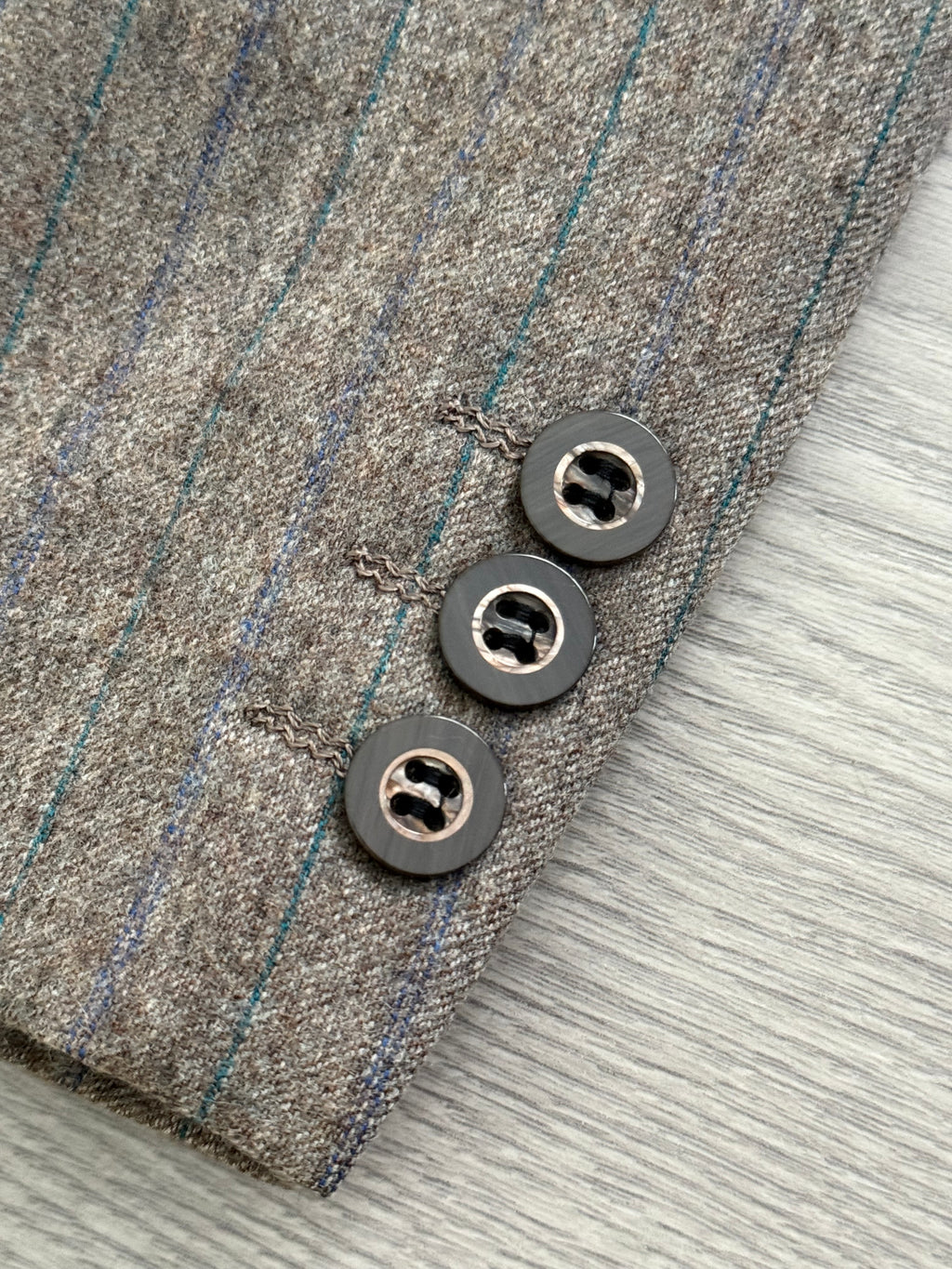 Valentino 1980s Peaked Lapel Double Breasted Pleated Wool Suit - Size XL Jacket / 40" Waist
