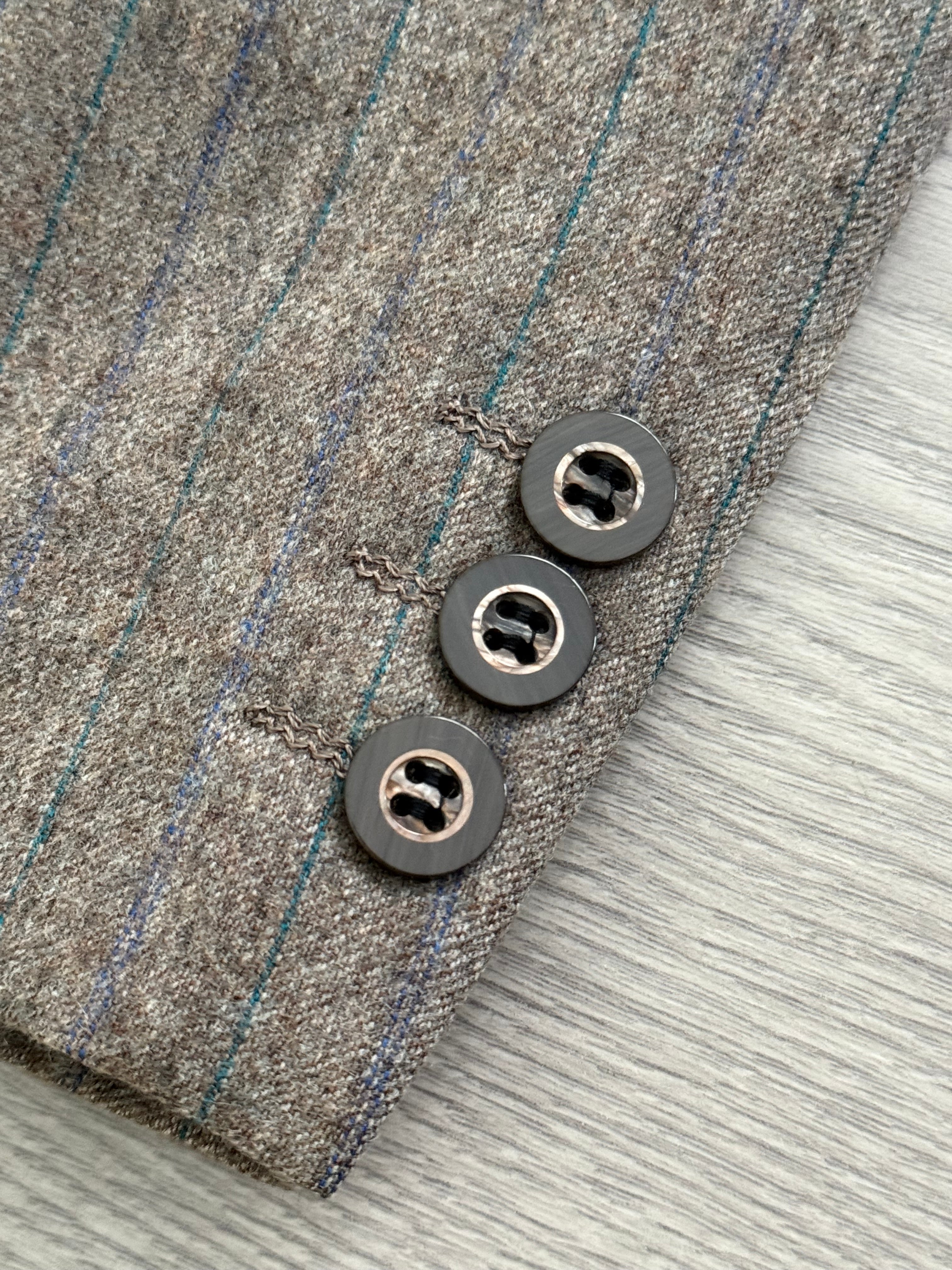 Valentino 1980s Peaked Lapel Double Breasted Pleated Wool Suit - Size XL Jacket / 40" Waist
