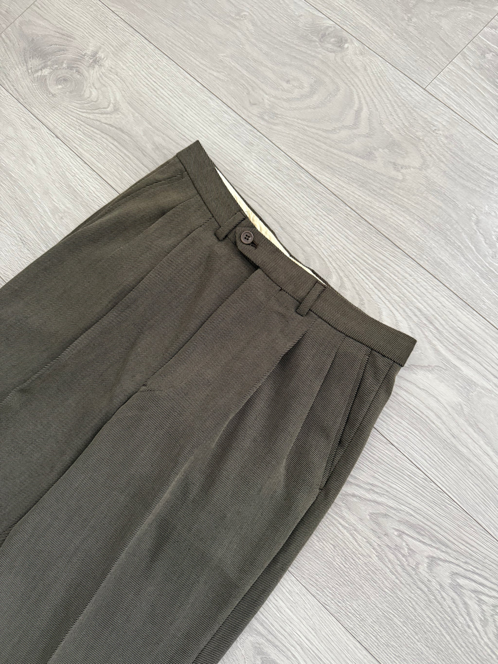 Giorgio Armani 1980s Double Breasted Pleated Wool Suit Olive Taupe New - Size L Jacket / 32" Waist