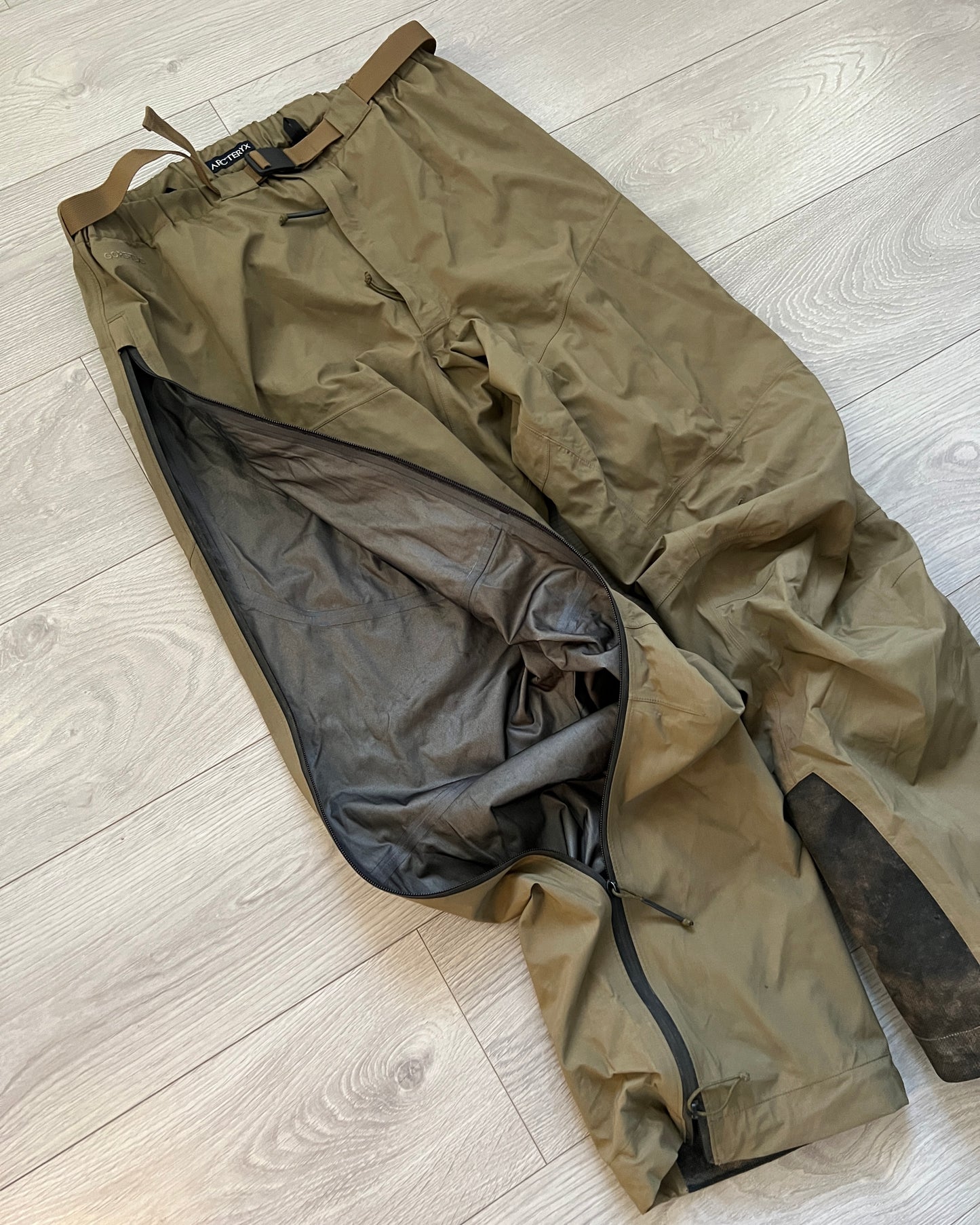 Arcteryx LEAF Alpha GEN 1 Gore-Tex Jacket & Pants Set Crocodile - Size XL