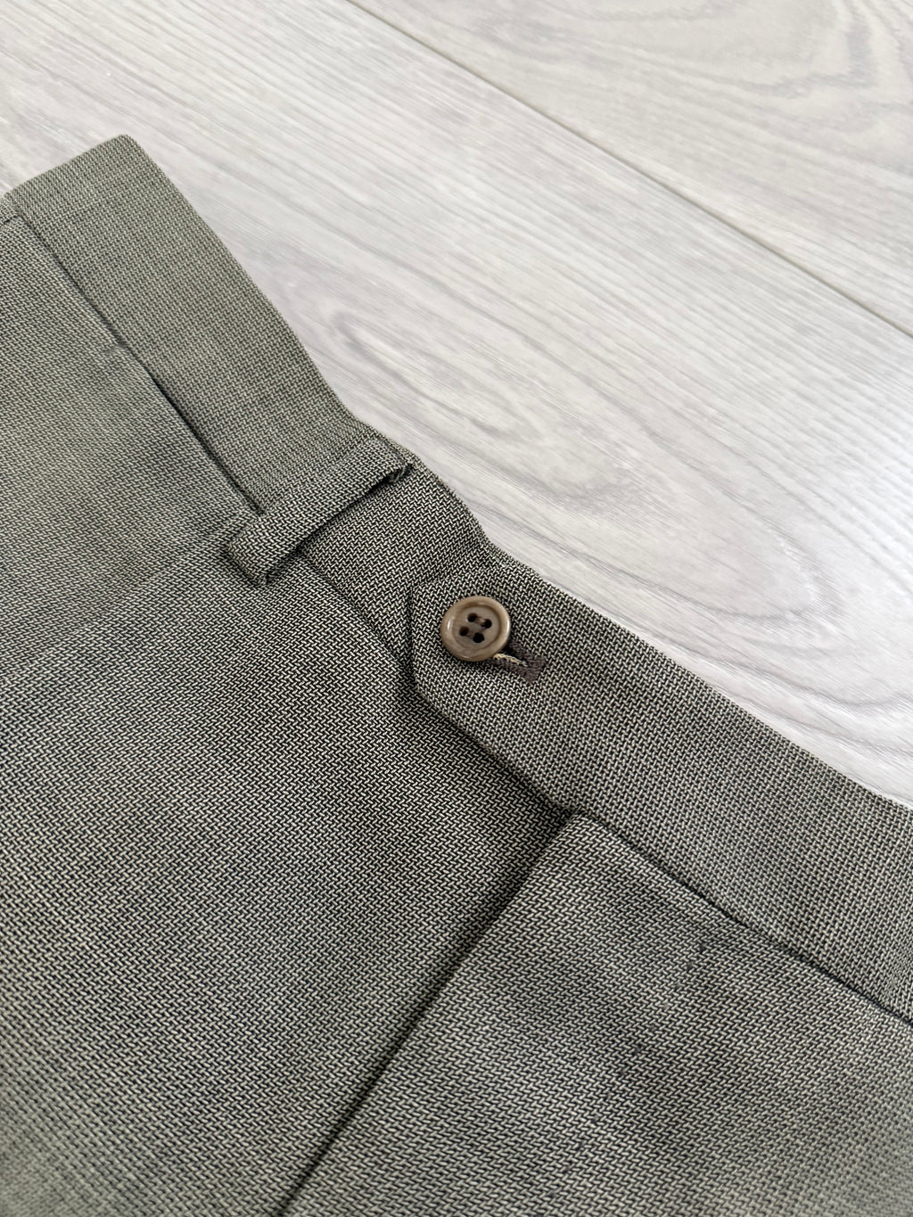 Valentino 1980s 6B Double Breasted Wool Power Suit in Taupe Olive - Size M Jacket / 32" Waist