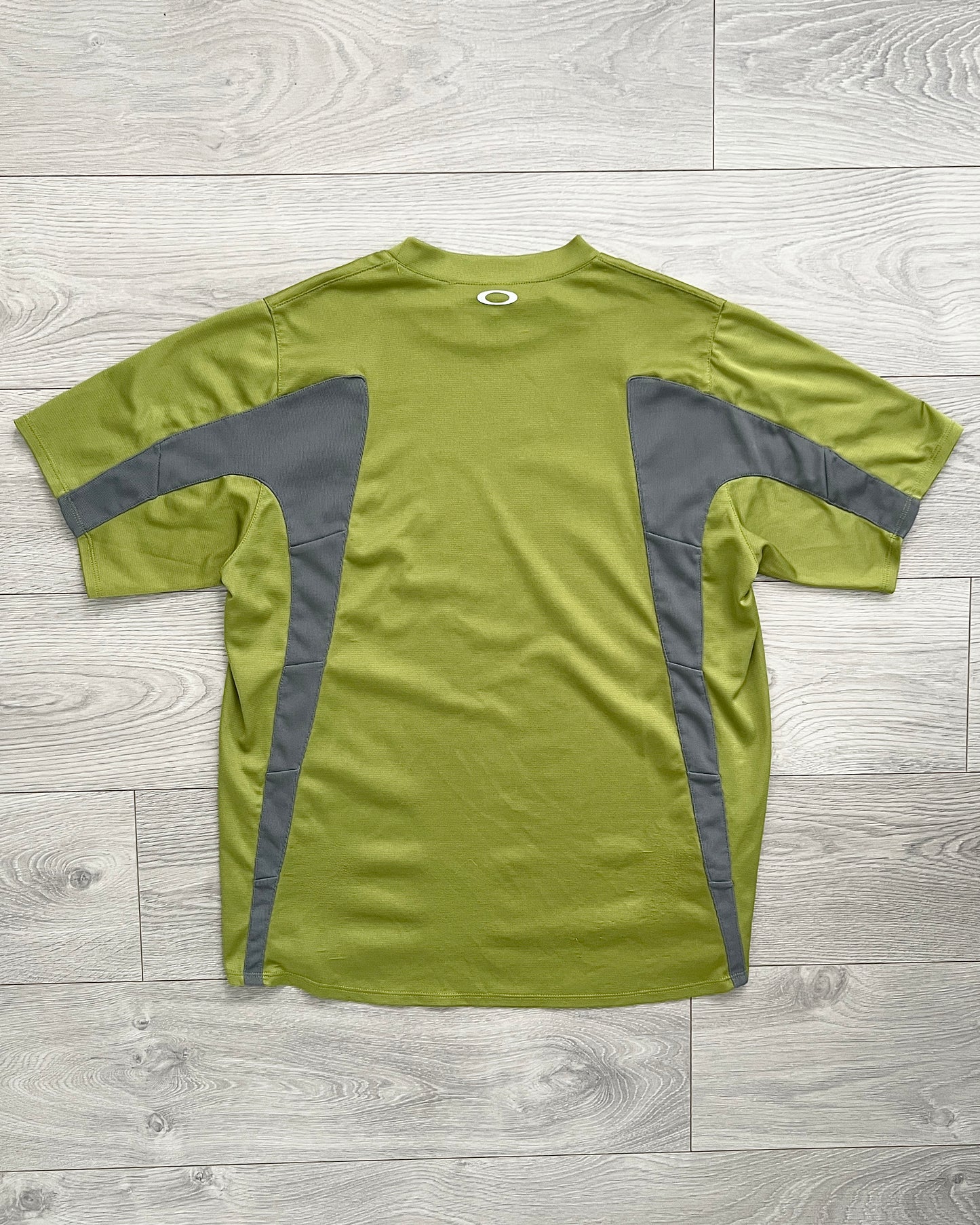 Oakley 00s Tech Panelled Green T-Shirt - Size L