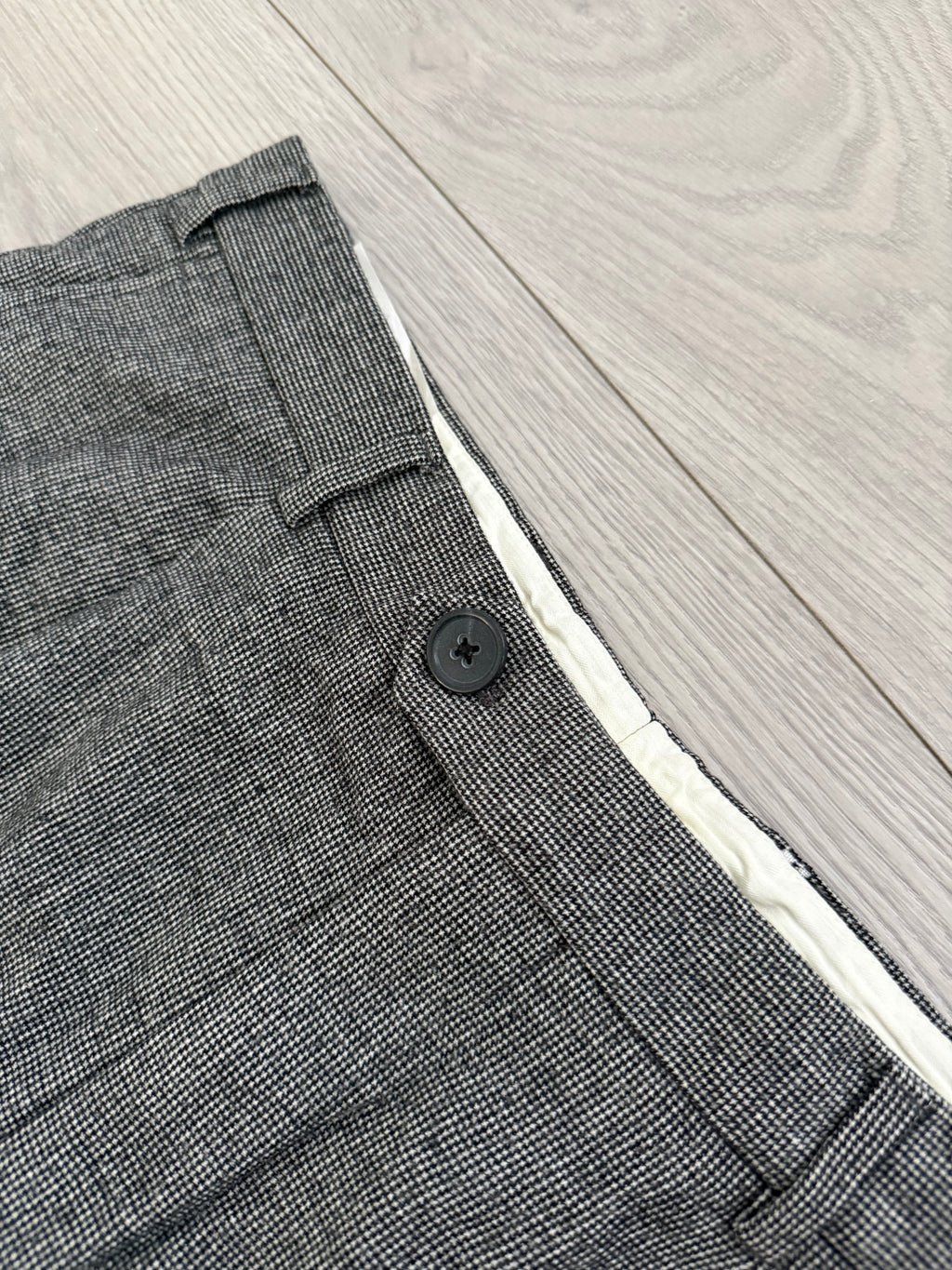 Armani 2000s Pleated Grey Wool Pants - Size 34" Waist