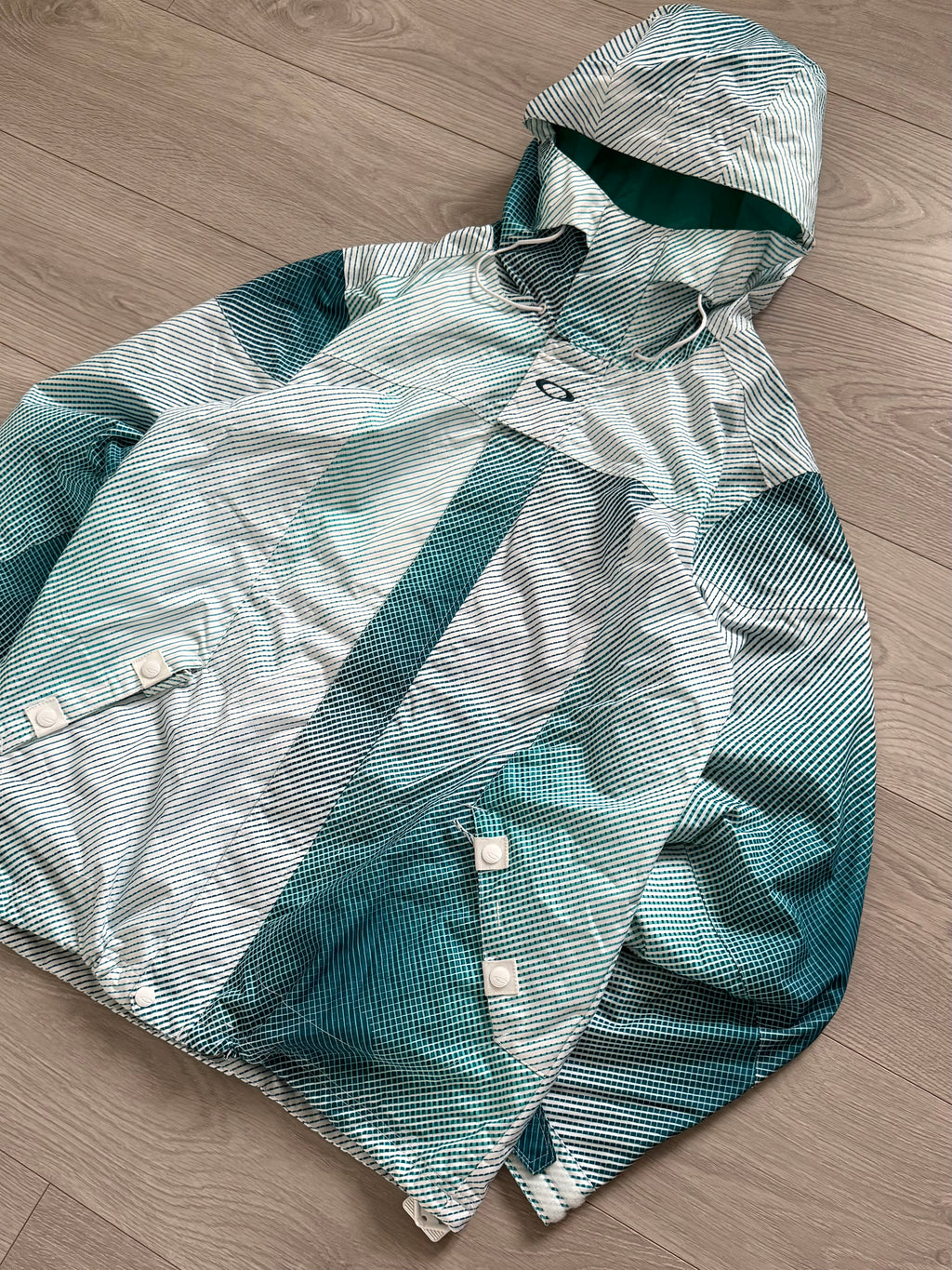 Oakley FW2010 Magnetic Hood 3D Holographic Print Technical Waterproof Jacket - Size M