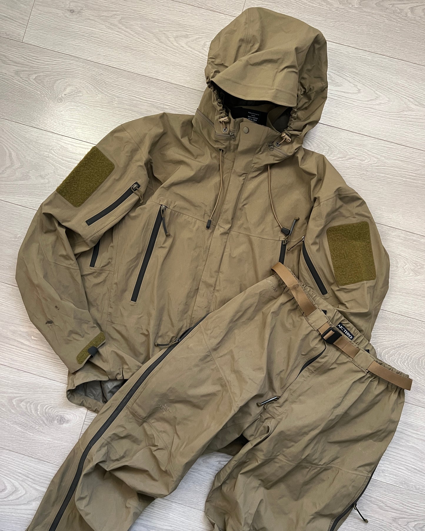 Arcteryx LEAF Alpha GEN 1 Gore-Tex Jacket & Pants Set Crocodile - Size XL