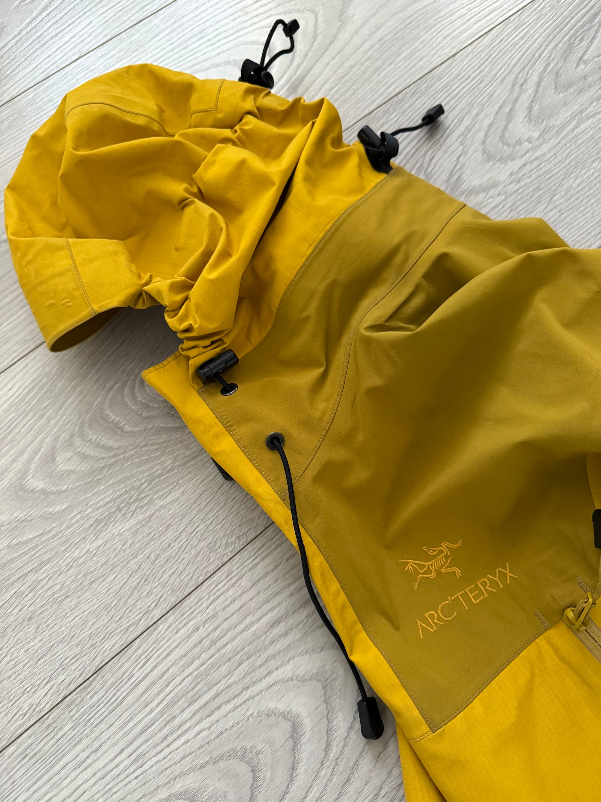 Arc'teryx 2003 Beta AR Gore-Tex Jacket in Tequila Yellow - Size M