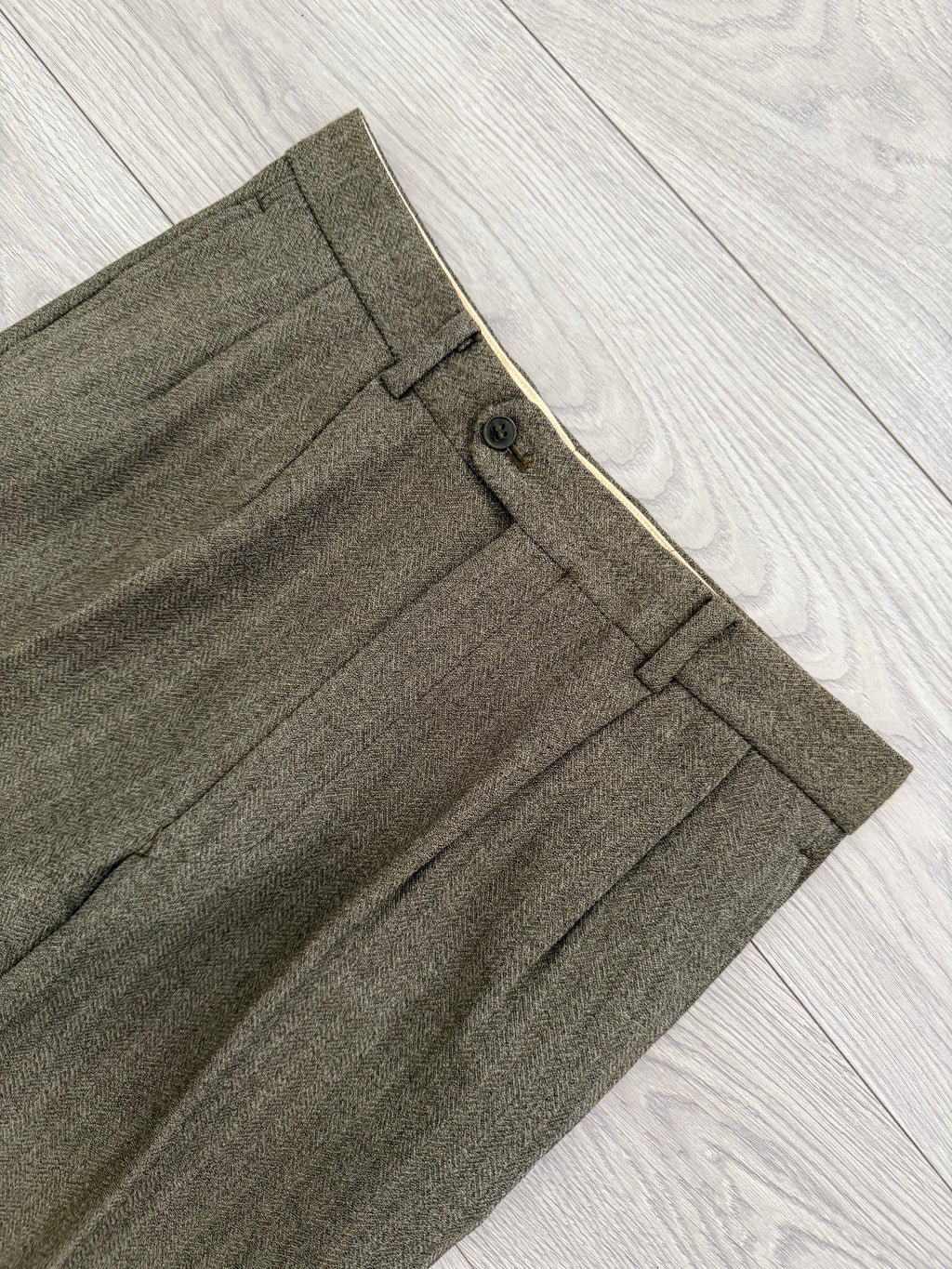 Calvin Klein 1990s 2B Herringbone Wool Double Pleat Suit Khaki Green - Size M Jacket / 32" Waist
