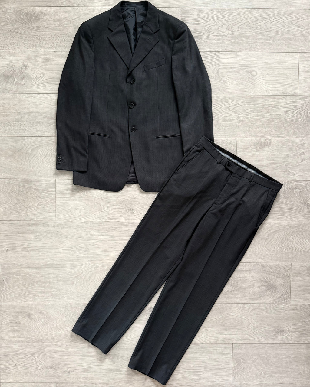 Armani 1990s 3B Charcoal Grey Pleated Wool Suit - Size L Jacket / 34" Waist