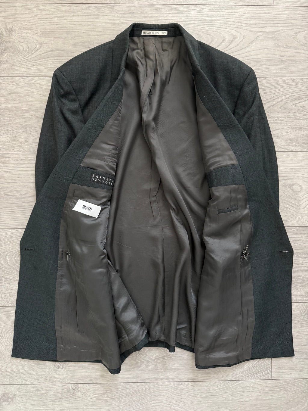Hugo Boss 1980s Peaked Lapel Double Breasted Pleated Wool Suit Dark Green - Size XL Jacket / 36" Waist