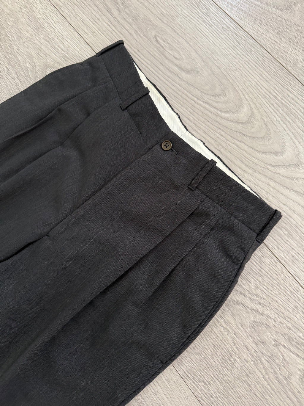 Gianfranco Ferre 1980s Peaked Lapel Double Breasted Pleated Wool Lightweight Suit Grey - Size S Jacket / 29" Waist