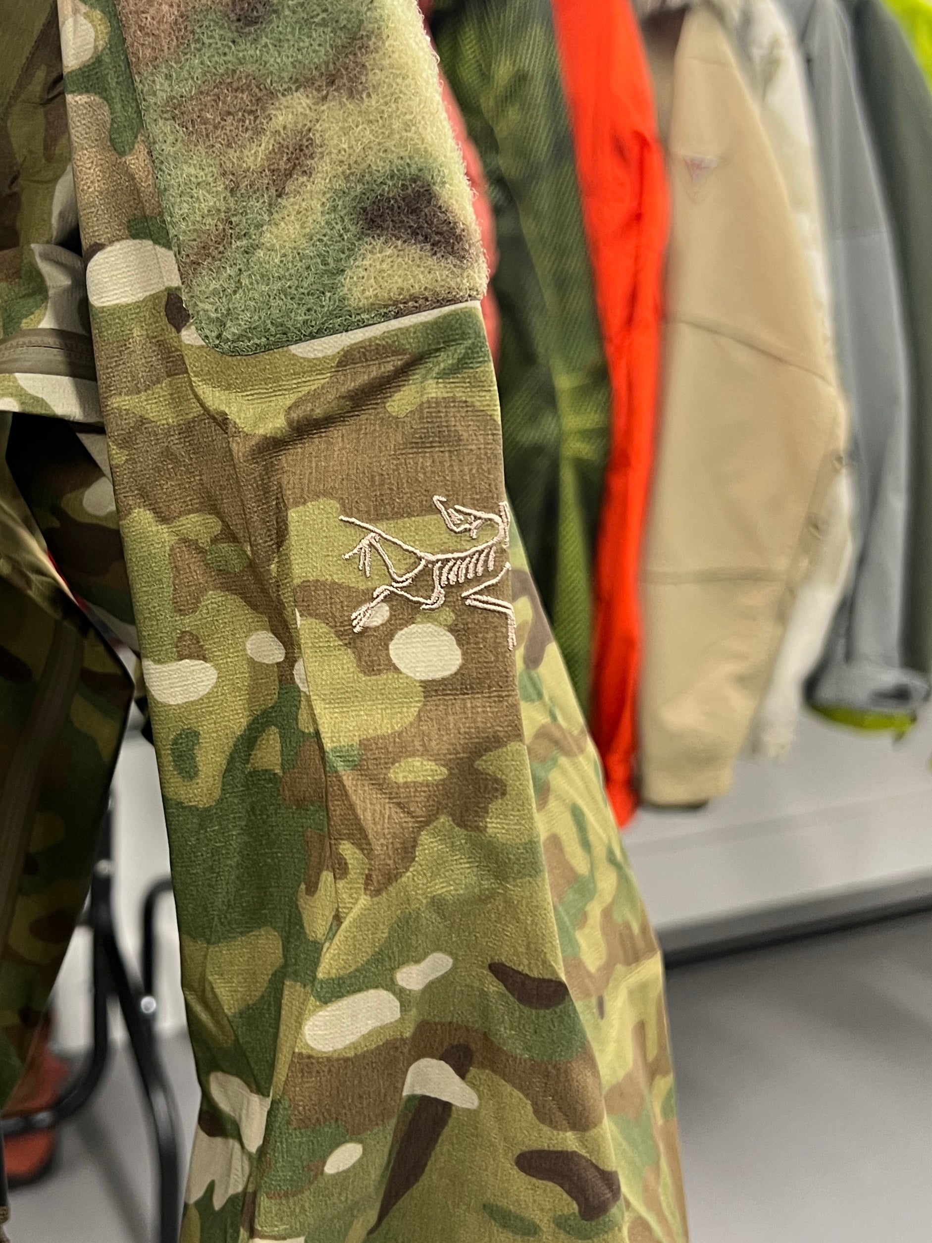 Arc'teryx LEAF Alpha LT Gen 2 Gore-Tex Pro Jacket in Multicam - Size XL
