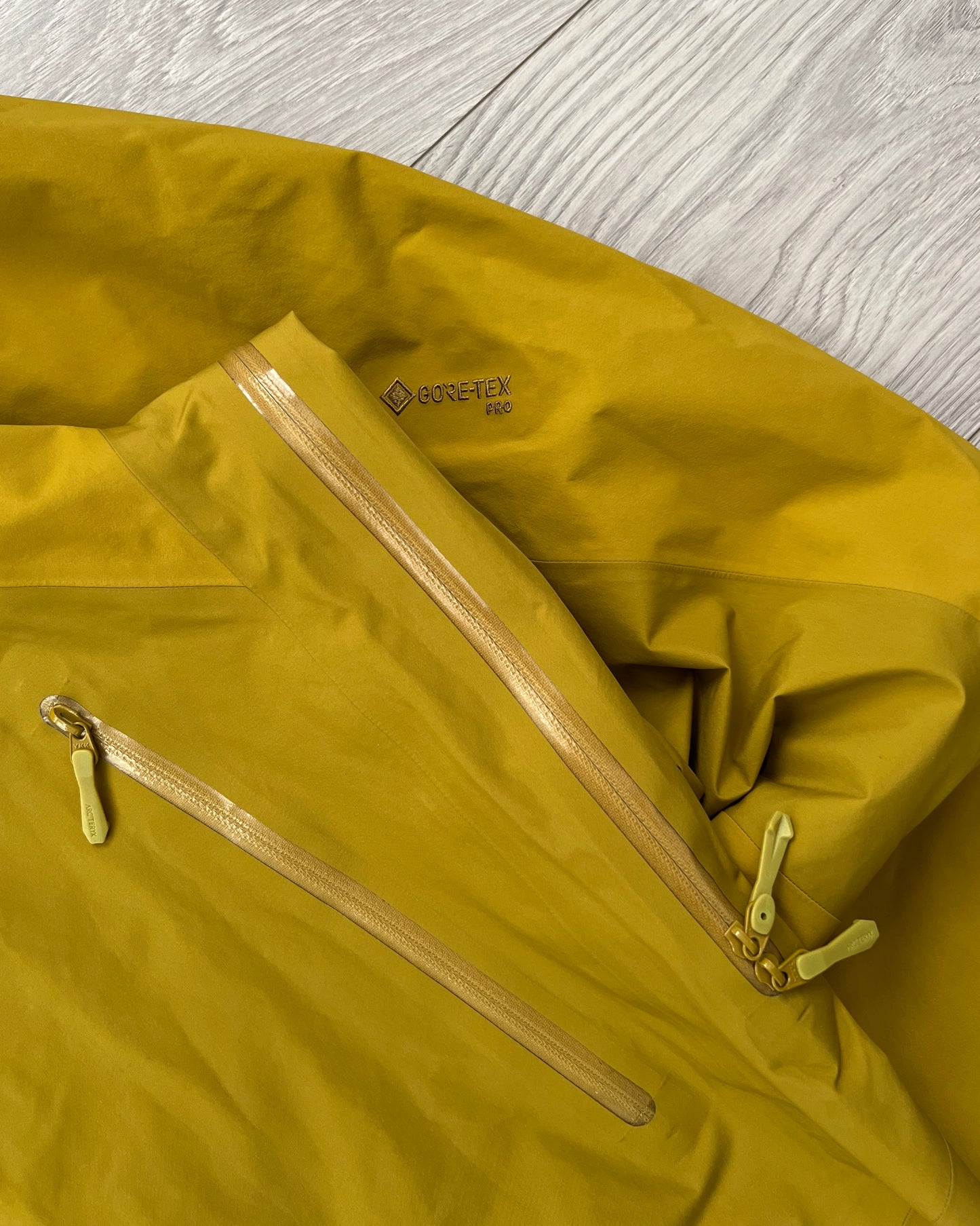 Arcteryx Beta AR Gore-Tex Pro Shell Jacket - Size M