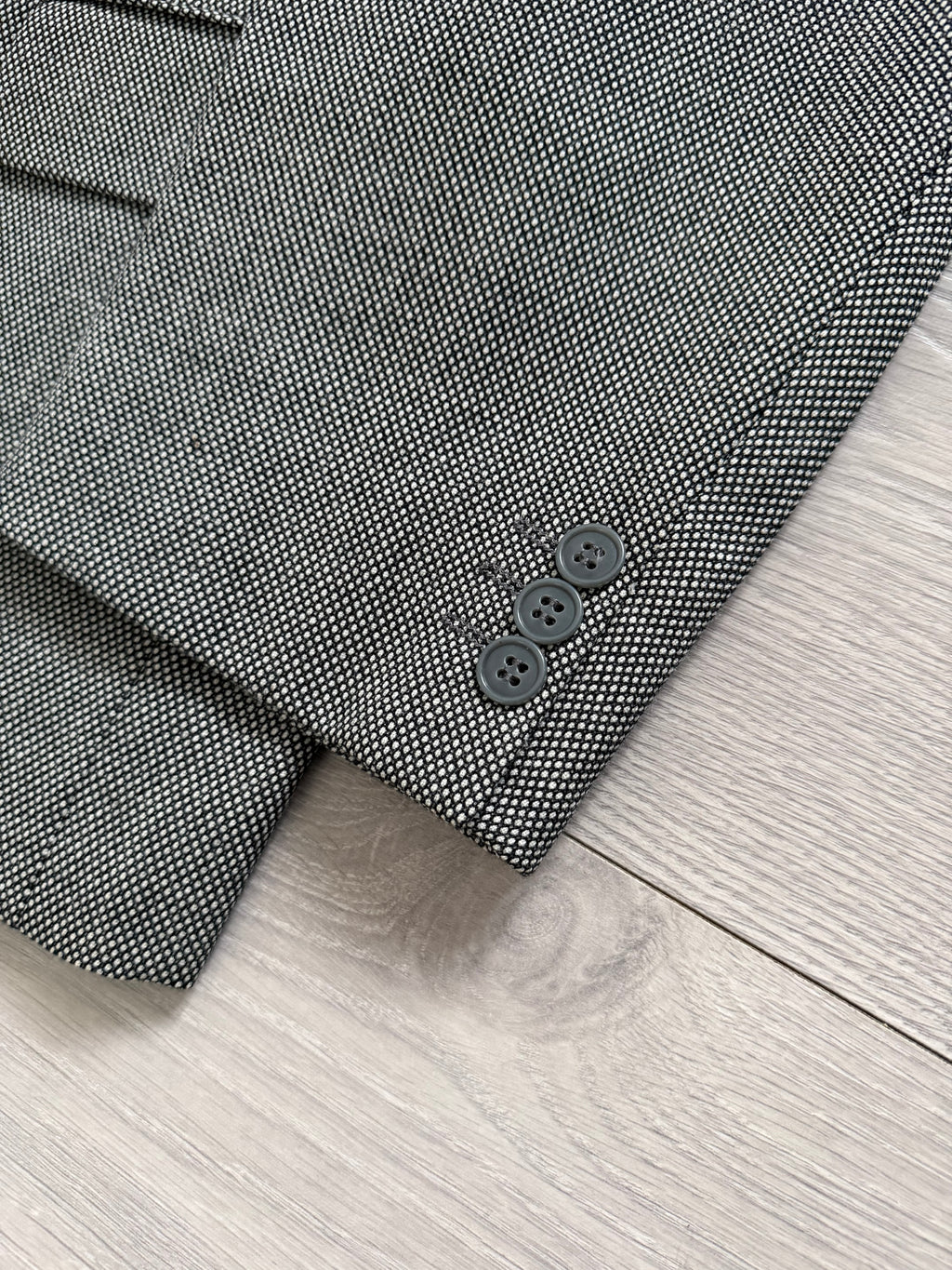 Louis Feraud Armani 1990s Peaked Lapel Pleated Double Breasted Wool Suit - Size XL Jacket / 36" Waist