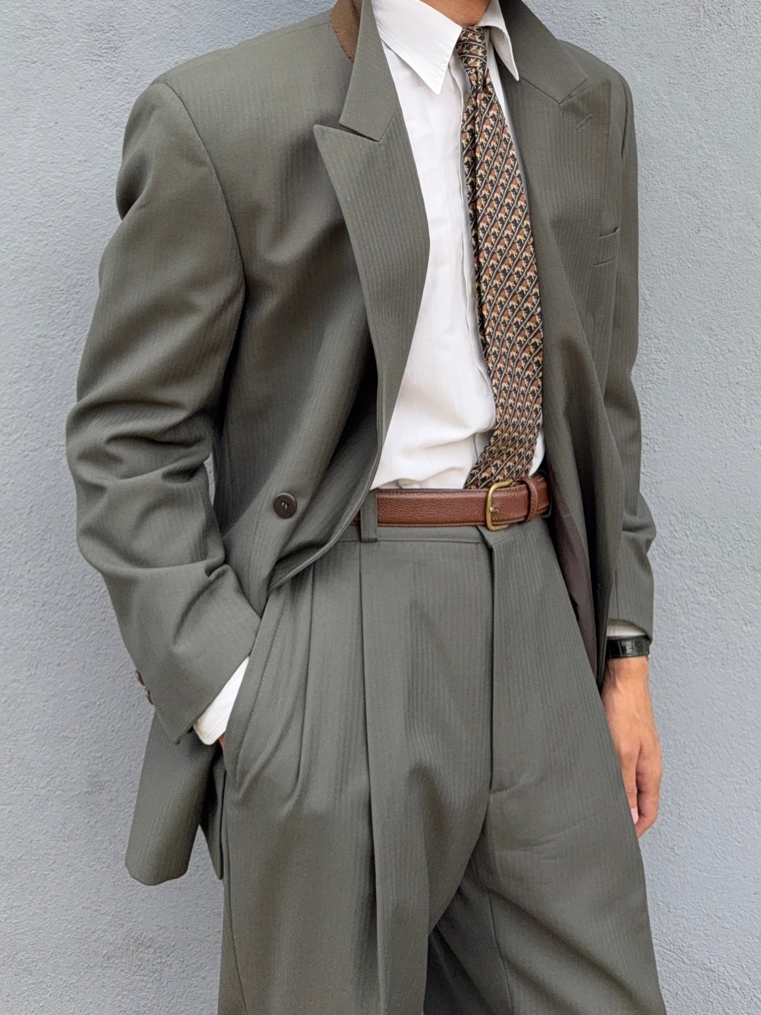 Versace 1980s Peak Lapel Double Breasted Pleated Draped Wool Green Suit - Size M Jacket / 31" Waist