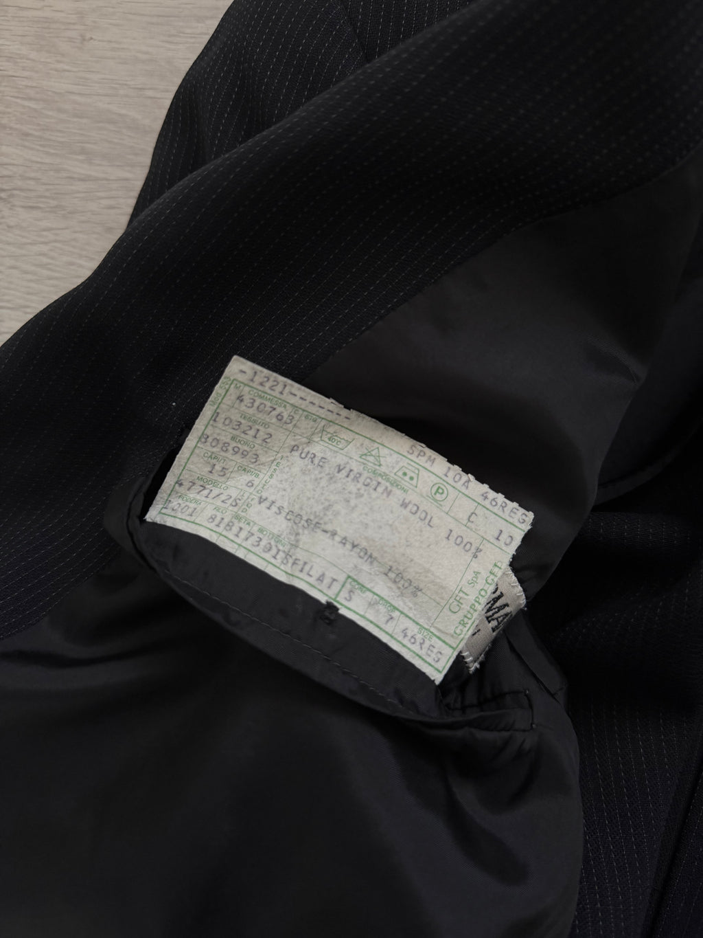 Giorgio Armani 1980s 2B Double Pleat Lightweight Textured Black Wool Suit - Size S Jacket / 30" Waist