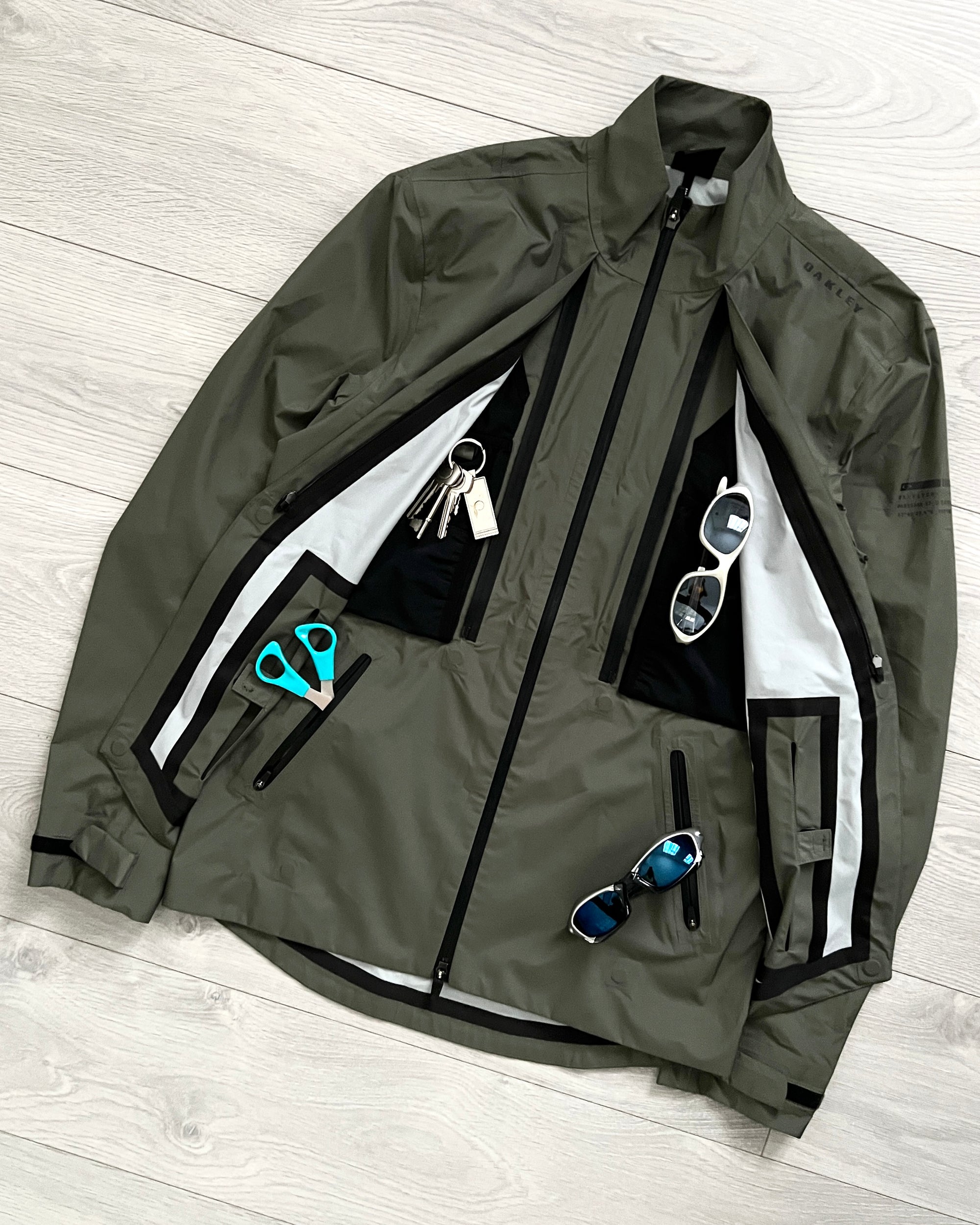Oakley 2017 Magnetic Latch Stealth Jacket - Size S