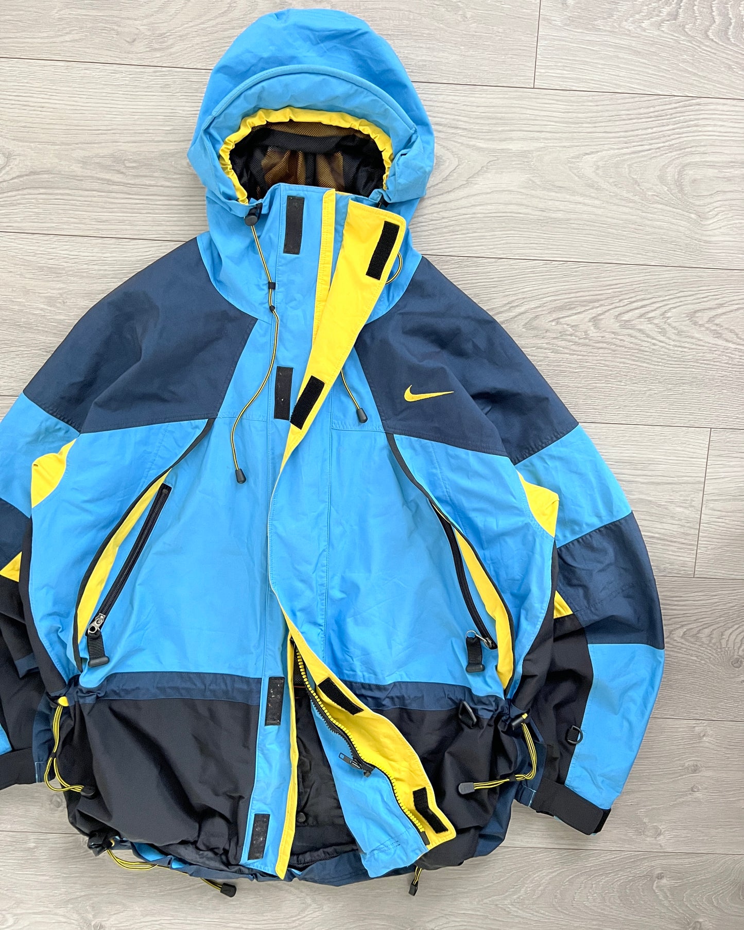 Nike ACG 00s Lungs Era Waterproof Storm Fit Tech Jacket - Size XL