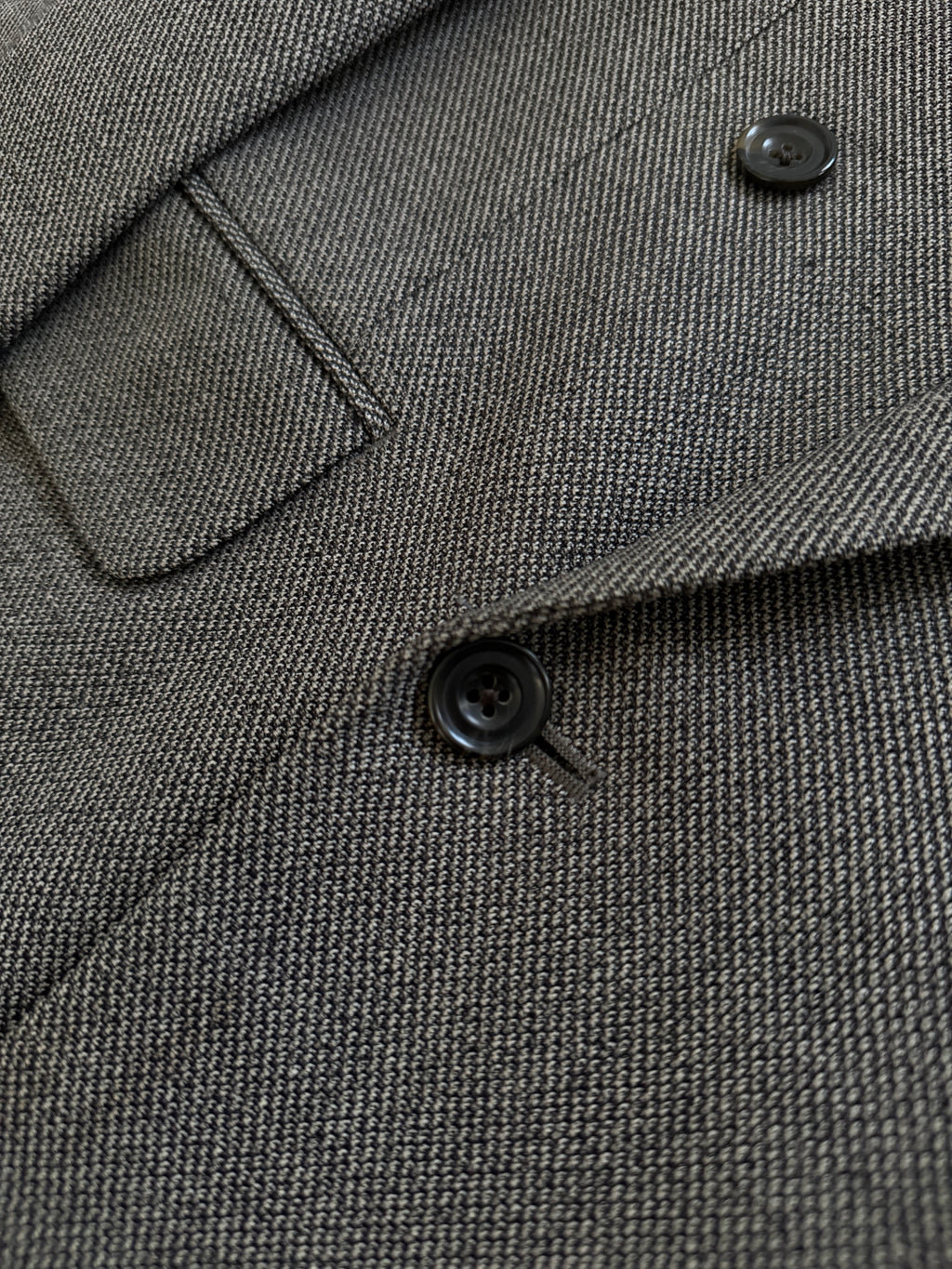 Burberry 1990s Peak Lapel Double Breasted Pleated Textured Taupe Grey Suit - Size M Jacket / 32" Waist