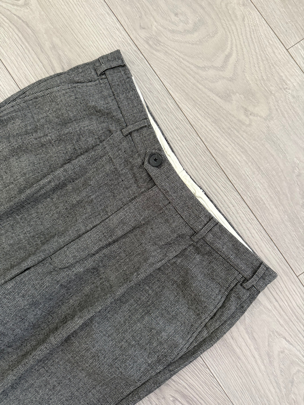 Armani 2000s Pleated Grey Wool Pants - Size 34" Waist