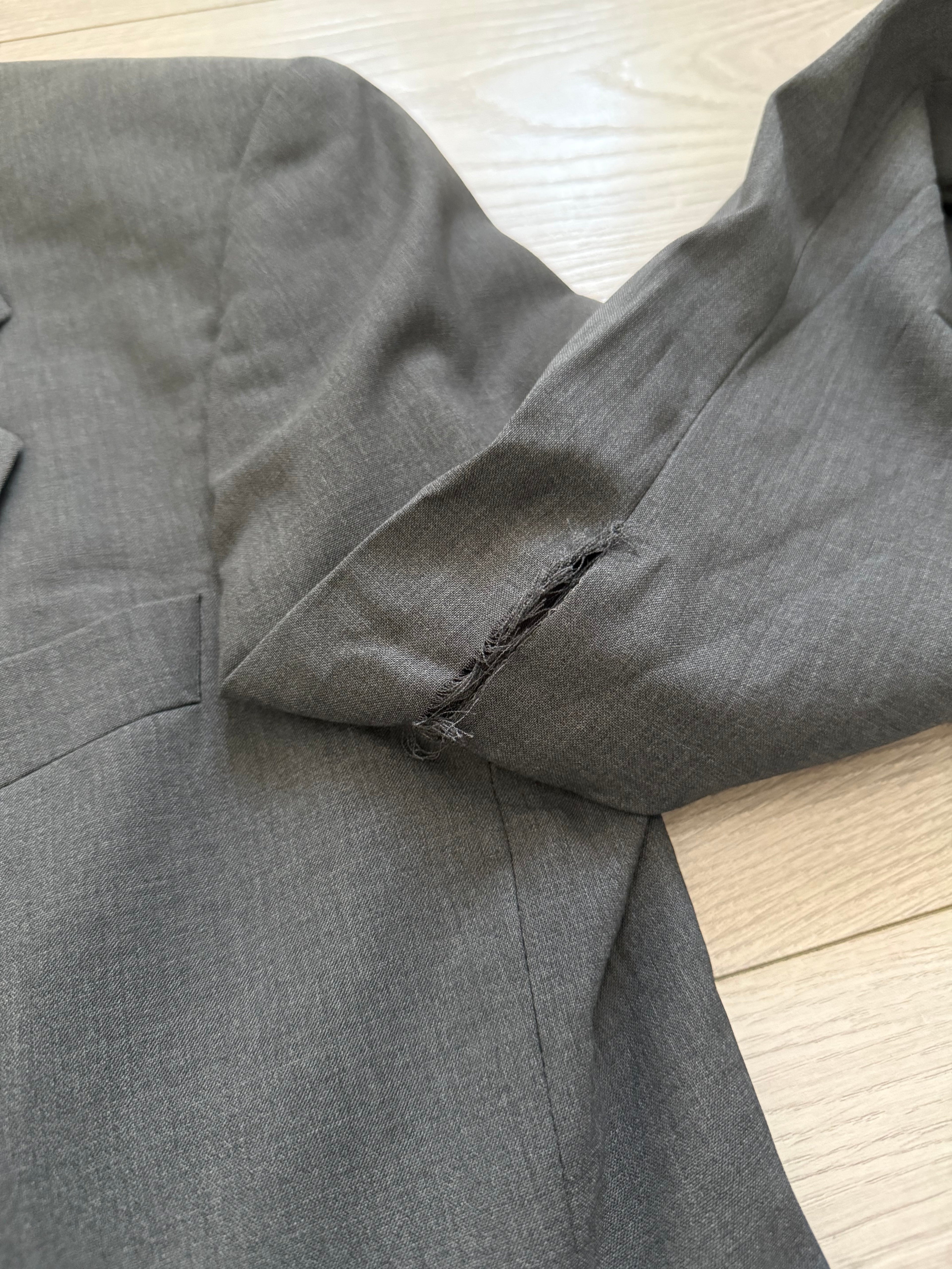 Hugo Boss 1990s 'Akropolis' 2B Zegna Fabric Pleated Wool Grey Suit - Size M Jacket / 32" Waist