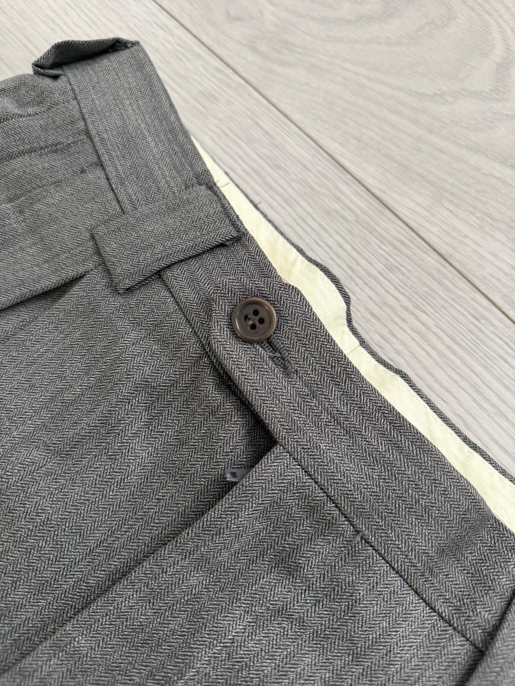Giorgio Armani 1980s Peaked Lapel Double Breasted Herringbone Wool Grey Suit - Size M Jacket / 32" Waist