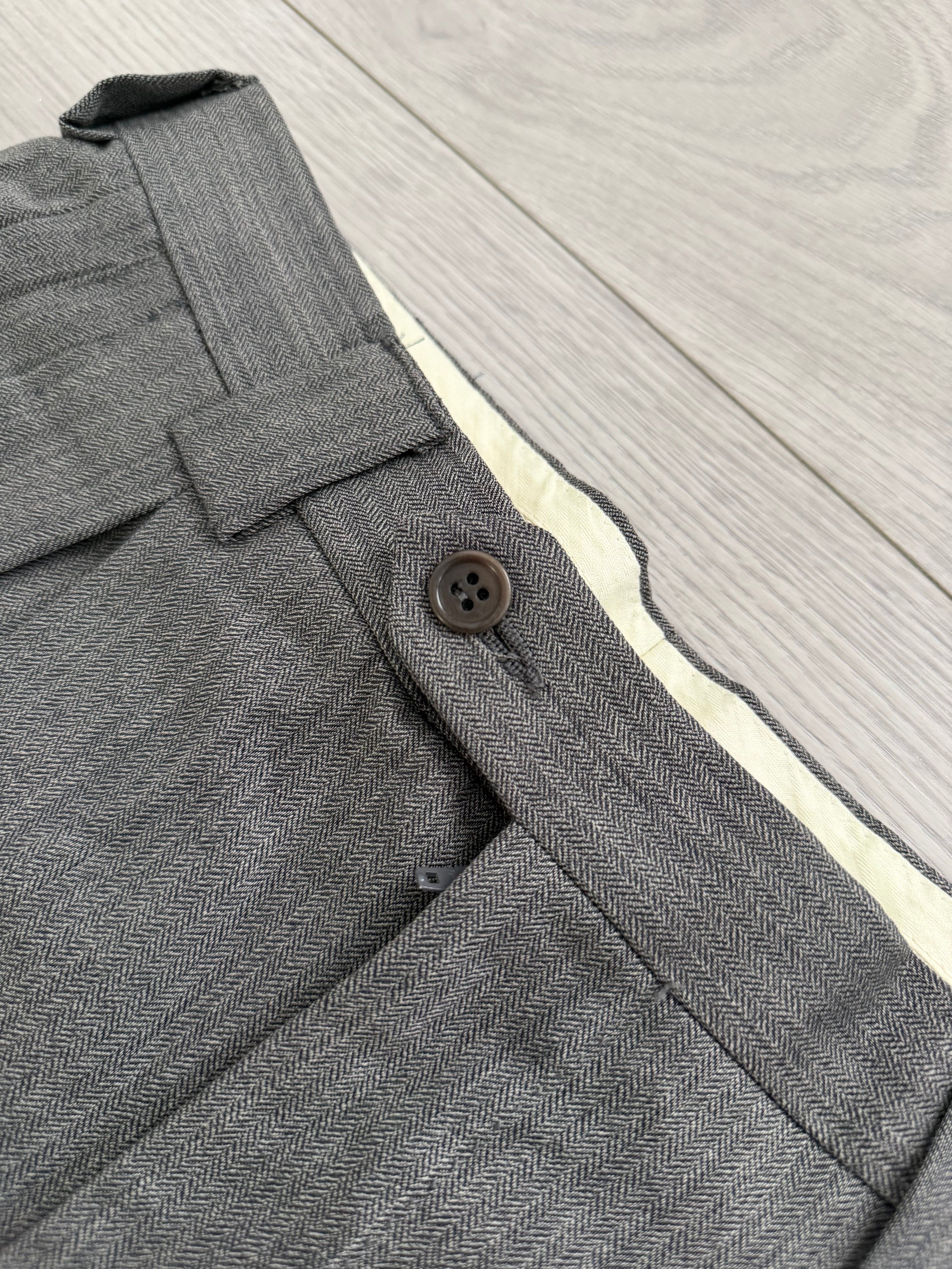 Giorgio Armani 1980s Peaked Lapel Double Breasted Herringbone Wool Grey Suit - Size M Jacket / 32" Waist