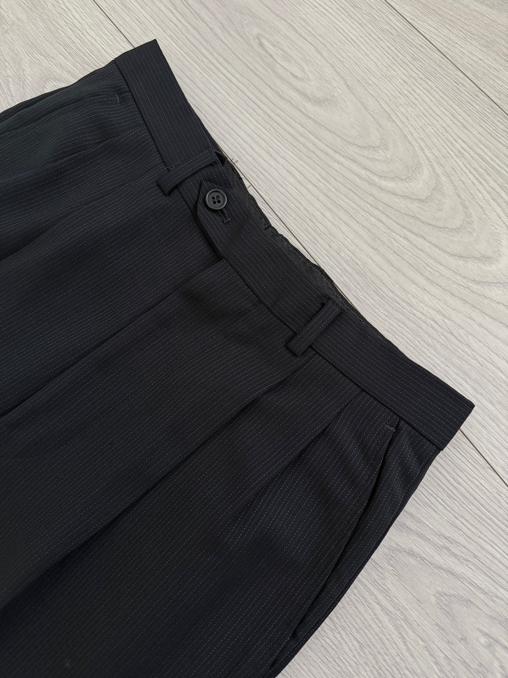 Giorgio Armani 1980s 2B Double Pleat Lightweight Textured Black Wool Suit - Size S Jacket / 30" Waist