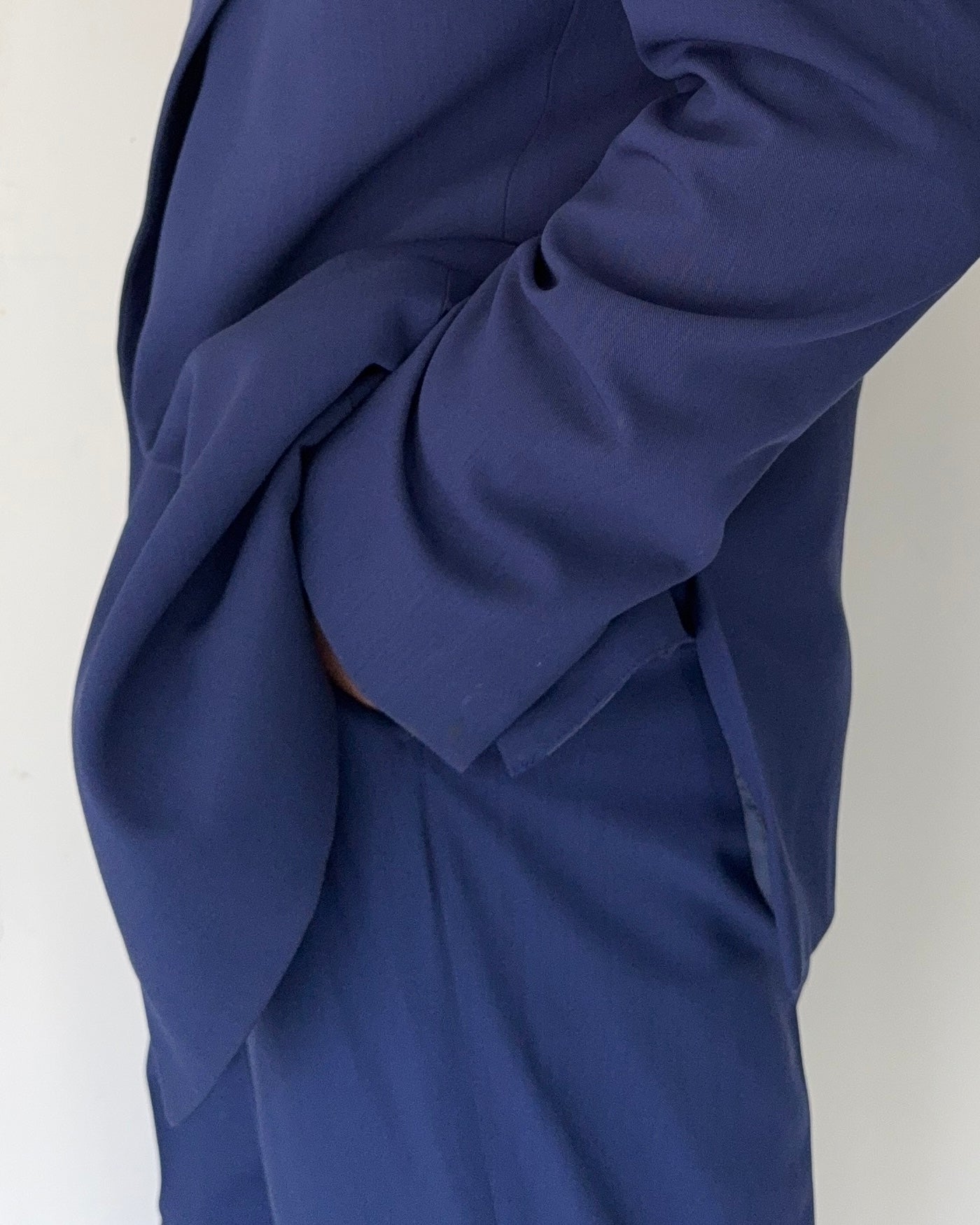 Versace 1980s Draped Hidden Button Peaked Lapel Double Breasted Pleated Wool Suit - Size L Jacket / 32" Waist