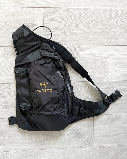 Arcteryx Quiver Vintage Crossbody Sling Bag Black/24k