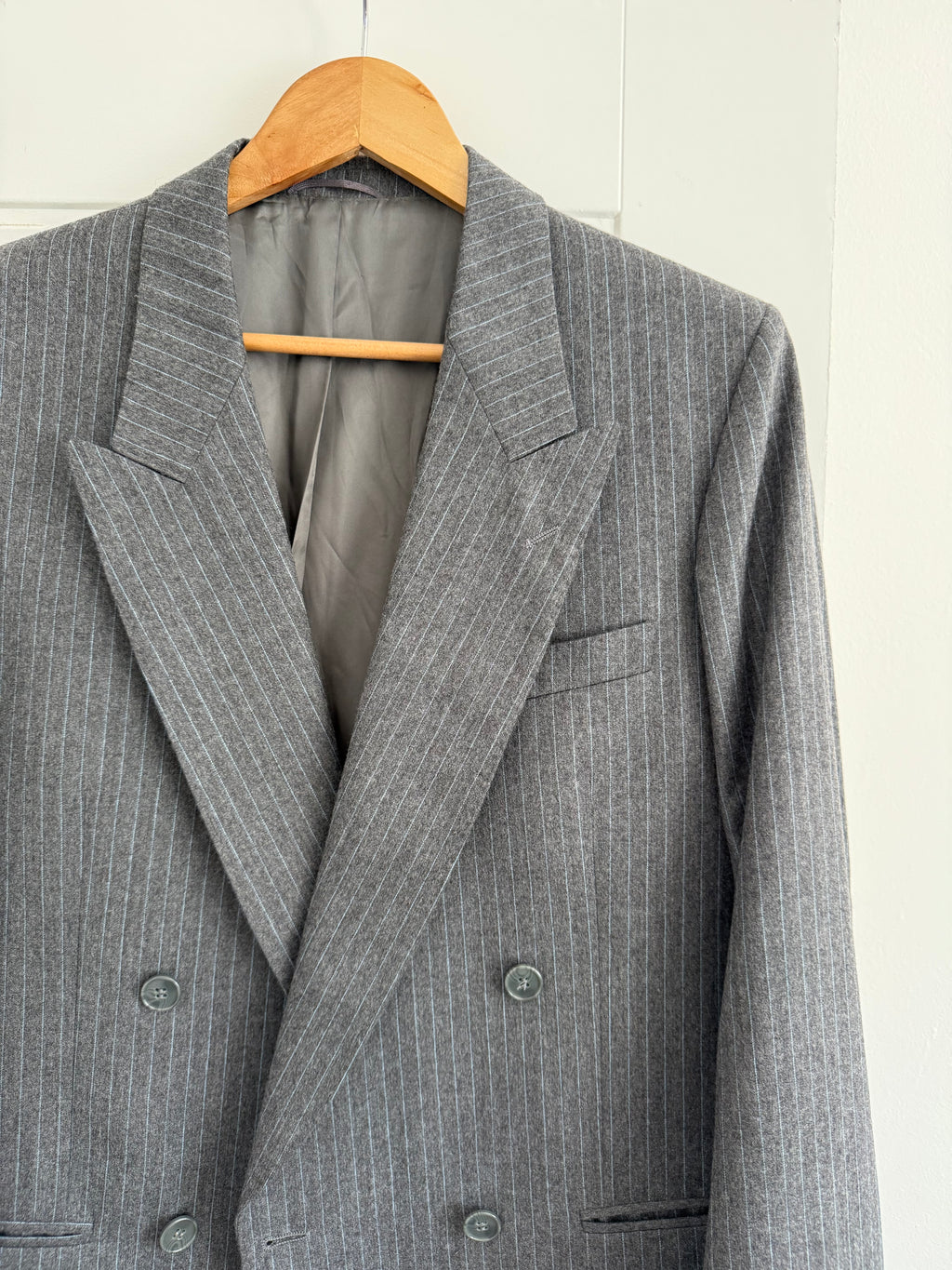 Vintage 1980s Double Breasted Peaked Lapel Pleated Merino Wool Grey Suit & Armani Tie - Size S Jacket / 30" Waist