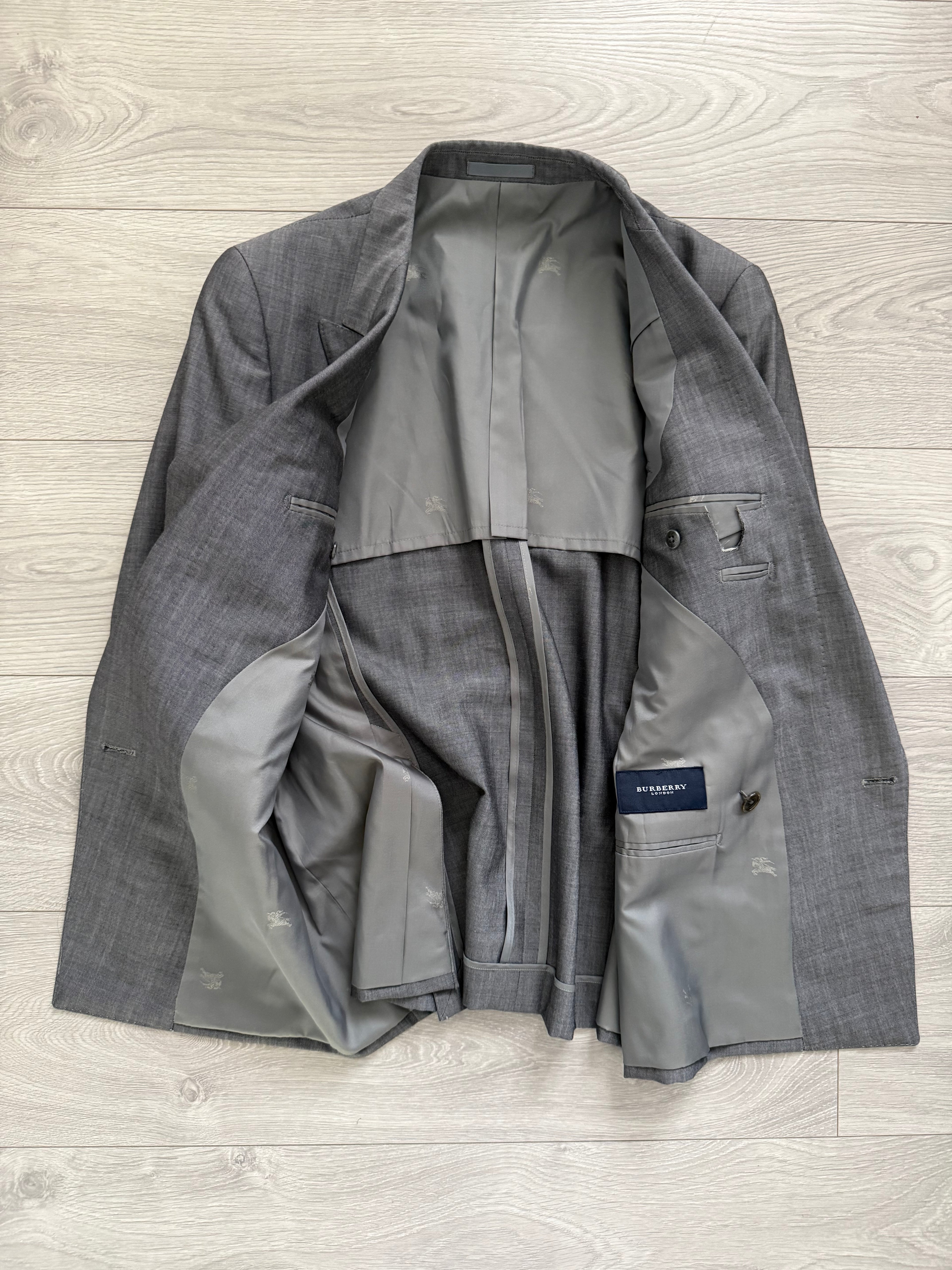 Burberry 1980s Peaked Lapel Double Breasted Pleated Wool Suit Grey - Size S Jacket / 32" Waist