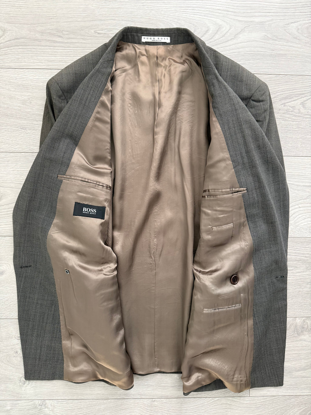 Hugo Boss 1980s 'Zeus' Peaked Lapel Double Breasted Pleated Wool Check Suit Greige - Size XL Jacket / 34" Waist