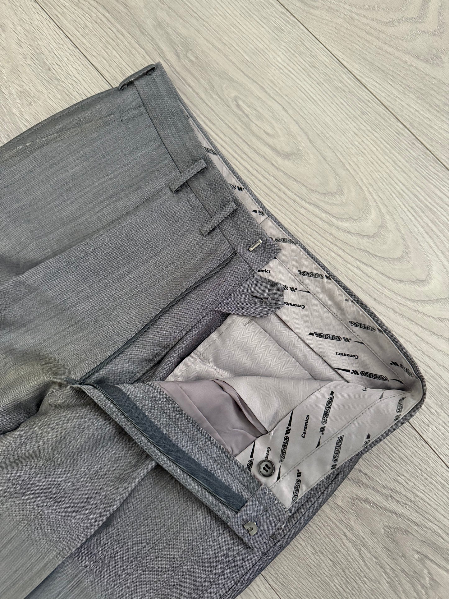 Doremuil Fabric Pleated Wool Suit - Size M Jacket / 32" Waist