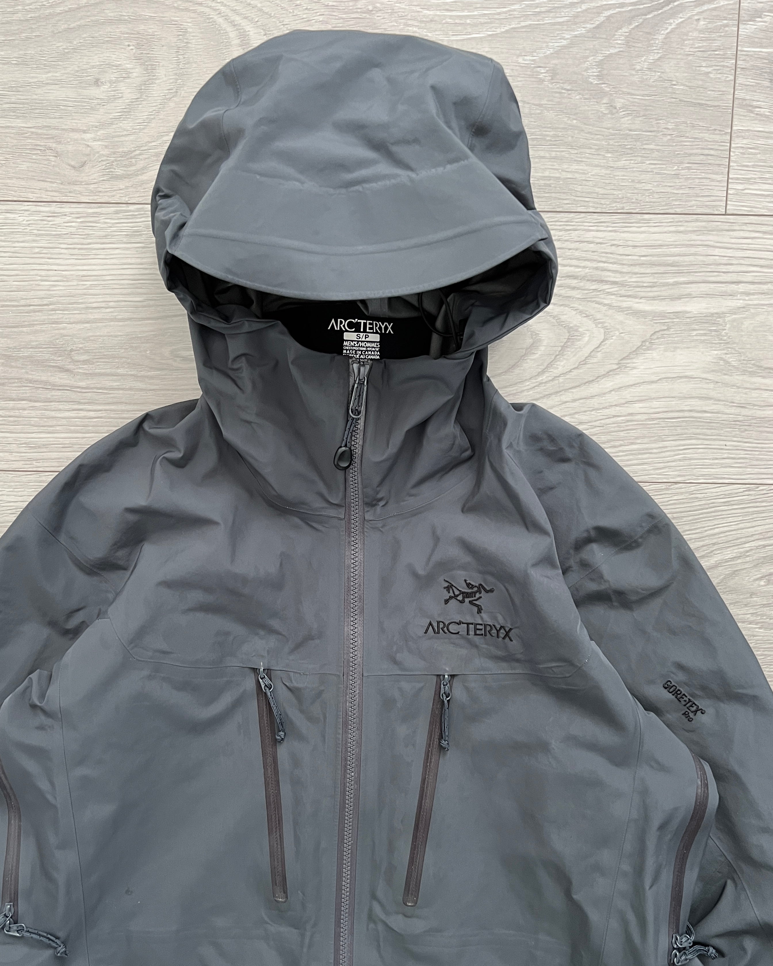 arcteryx leaf alpha lt wolf S size アークテリクス リーフ アルファ ライト ジャケット ウルフ グレー  胸ロゴ(Sサイズ以下)｜売買されたオークション情報、yahooの商品情報をアーカイブ公開 - オーク ブランド別