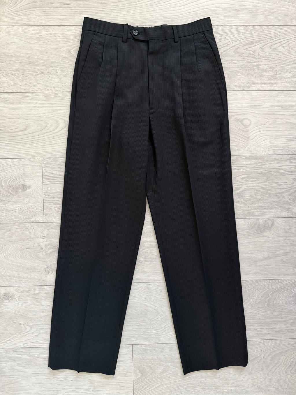 Giorgio Armani 1980s 2B Double Pleat Lightweight Textured Black Wool Suit - Size S Jacket / 30" Waist