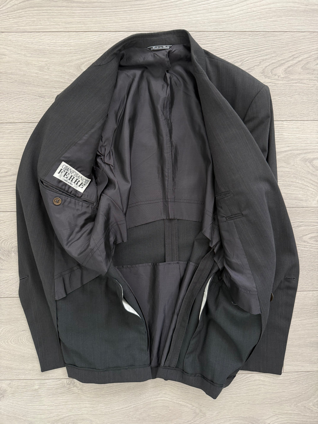 Gianfranco Ferre 1980s Peaked Lapel Double Breasted Pleated Wool Lightweight Suit Grey - Size S Jacket / 29" Waist