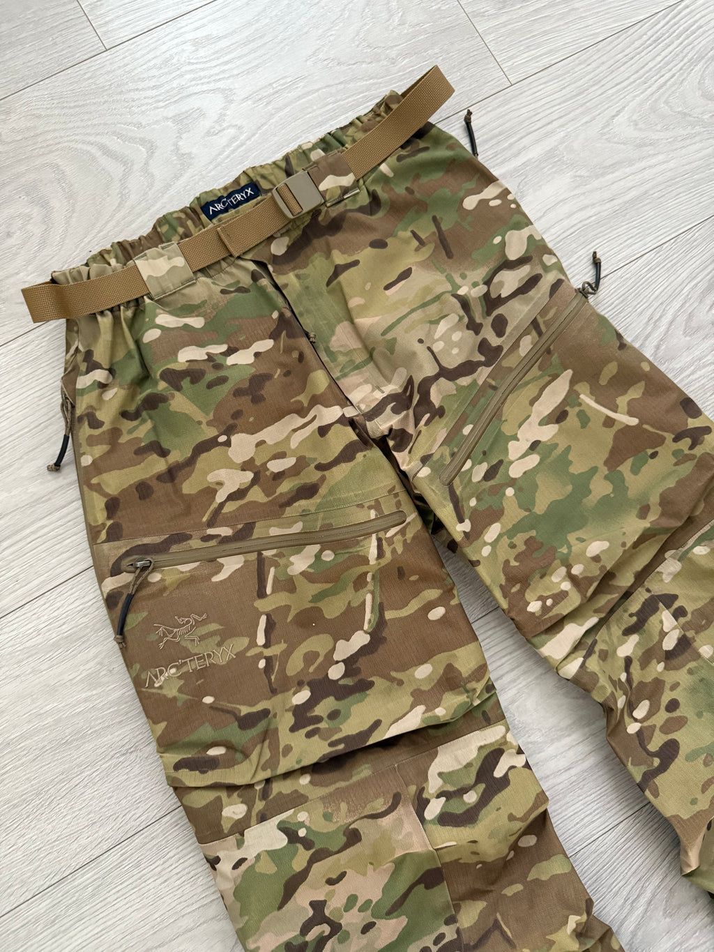 Arcteryx LEAF Alpha LT GEN 2 Gore-Tex Waterproof Pants Multicam - Size M