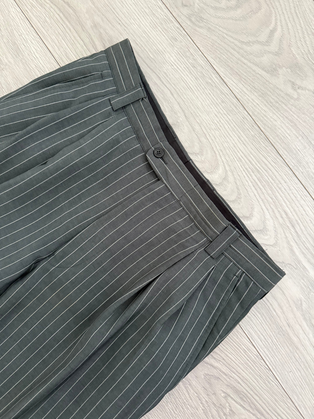 Versace 1980s Notch Lapel Double Breasted Pleated Wool Striped Grey Suit - Size L Jacket / 34" Waist