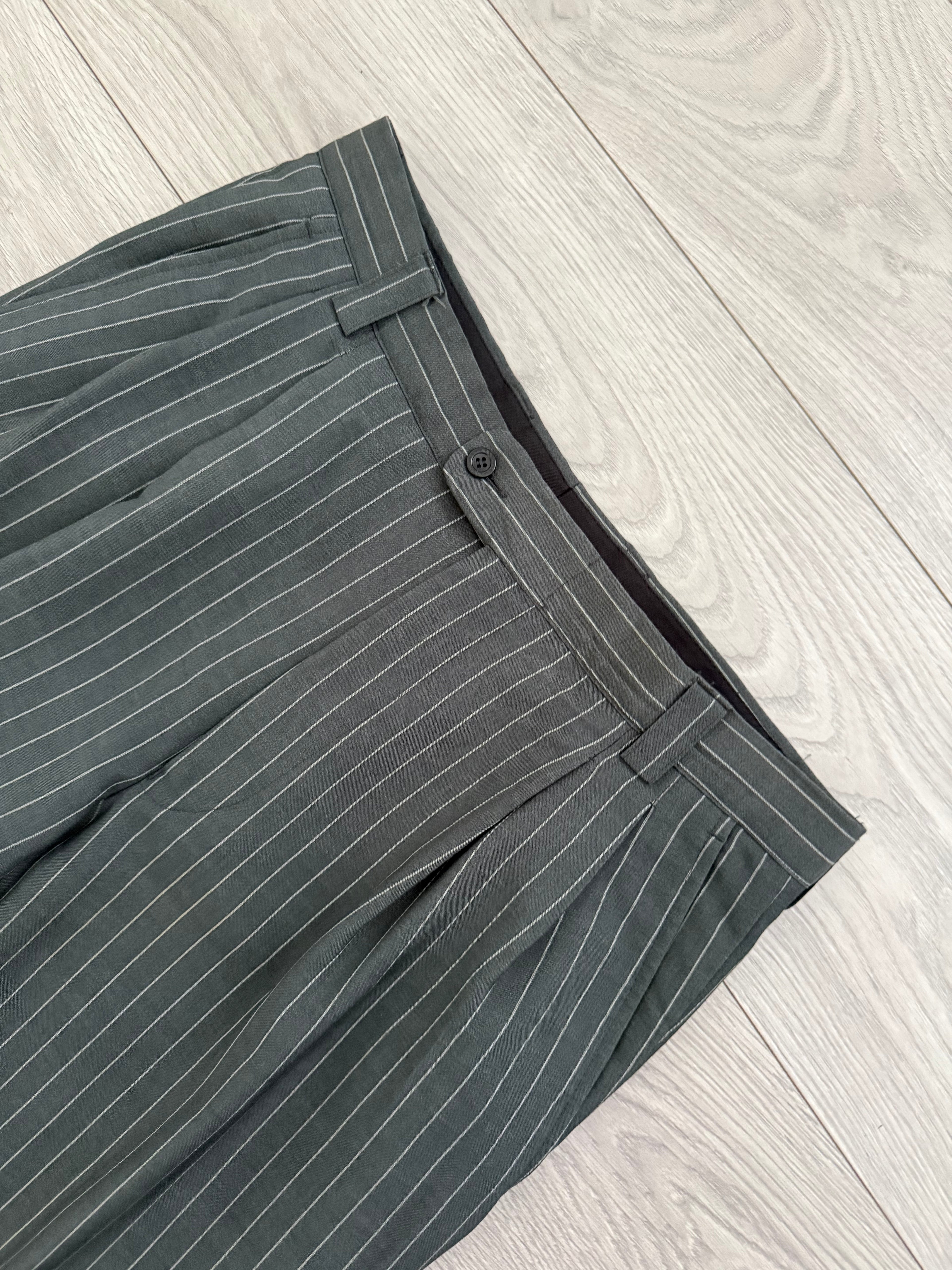 Versace 1980s Notch Lapel Double Breasted Pleated Wool Striped Grey Suit - Size L Jacket / 34" Waist