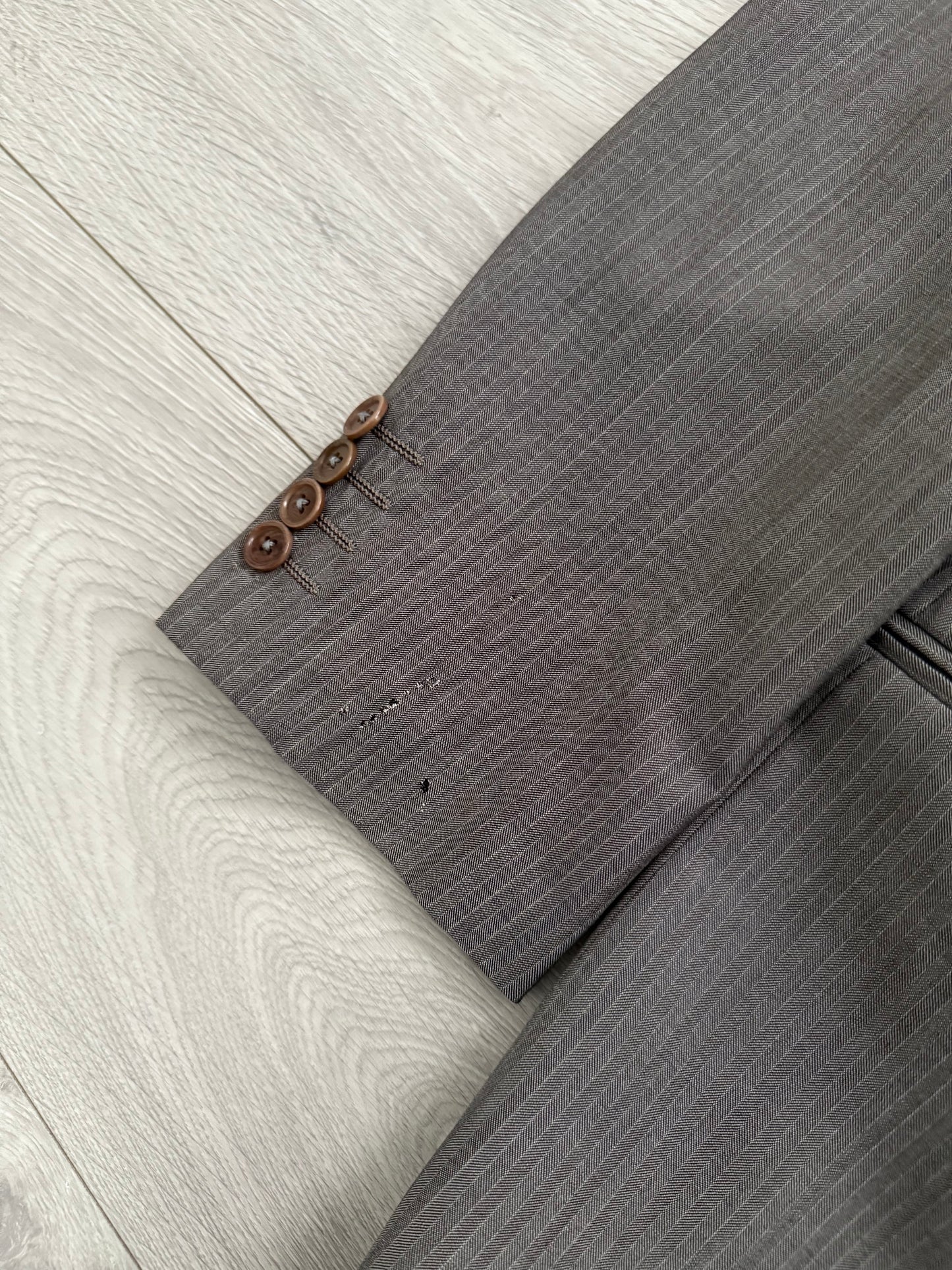 Armani 2003 Pleated Wool Suit - Size M Jacket / 32" Waist