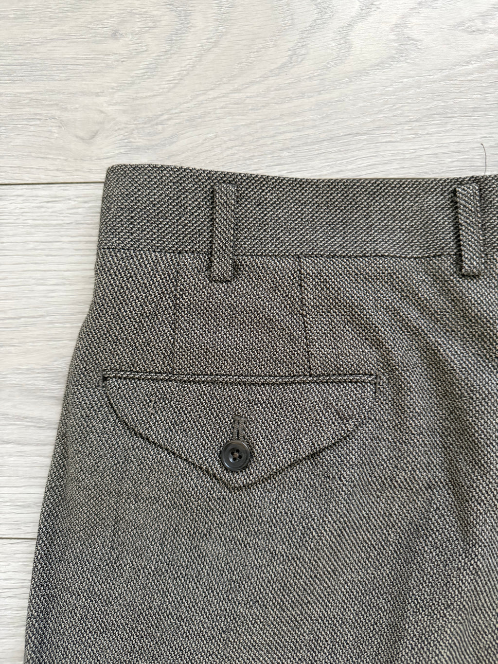 Burberry 1990s Peak Lapel Double Breasted Pleated Textured Taupe Grey Suit - Size M Jacket / 32" Waist