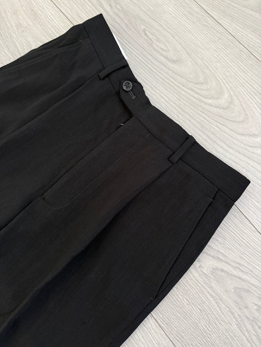Armani 1990s 2B Textured Herringbone Wool Pleated Black Suit - Size S Jacket / 30" Waist