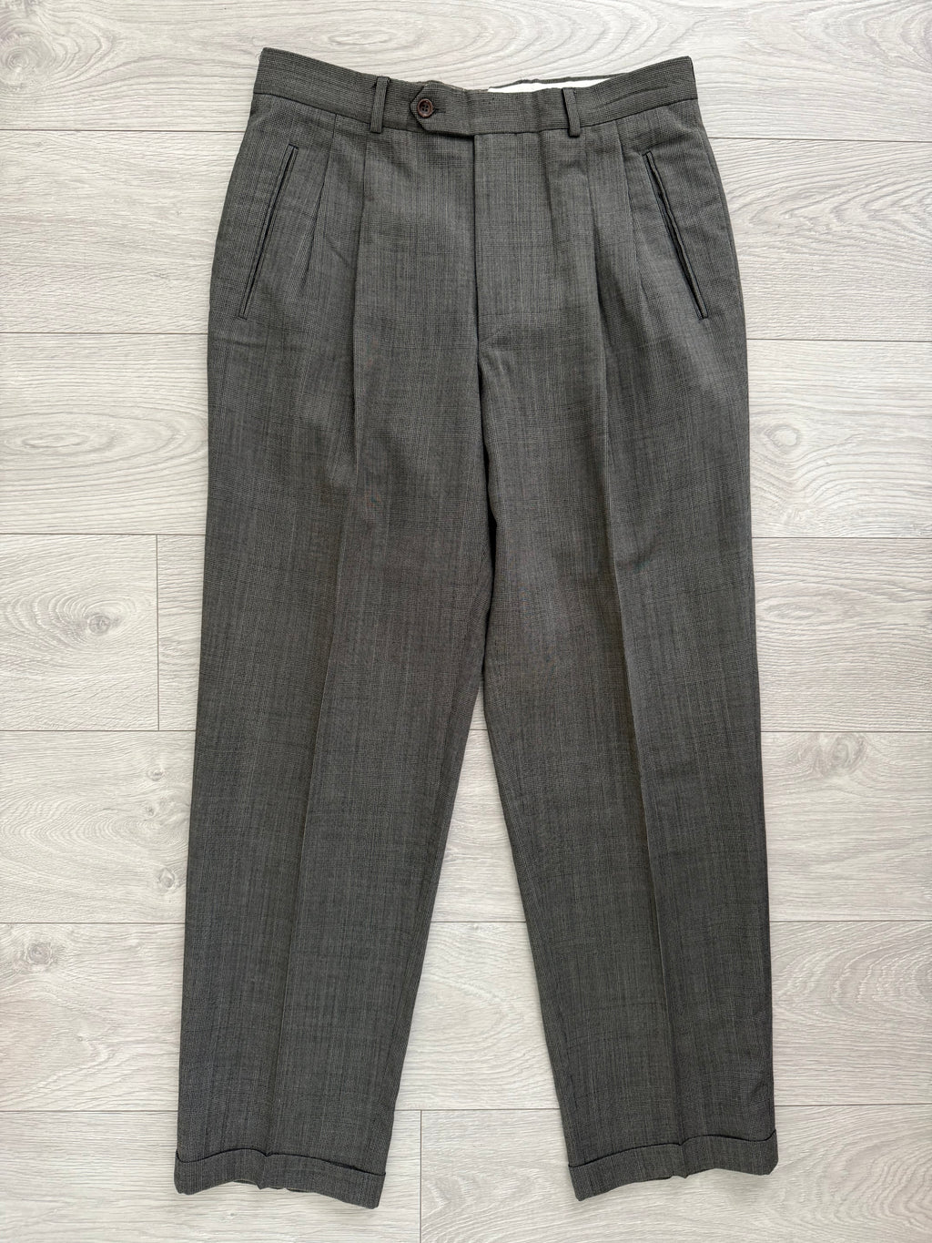 Hugo Boss 1980s 'Zeus' Peaked Lapel Double Breasted Pleated Wool Check Suit Greige - Size XL Jacket / 34" Waist