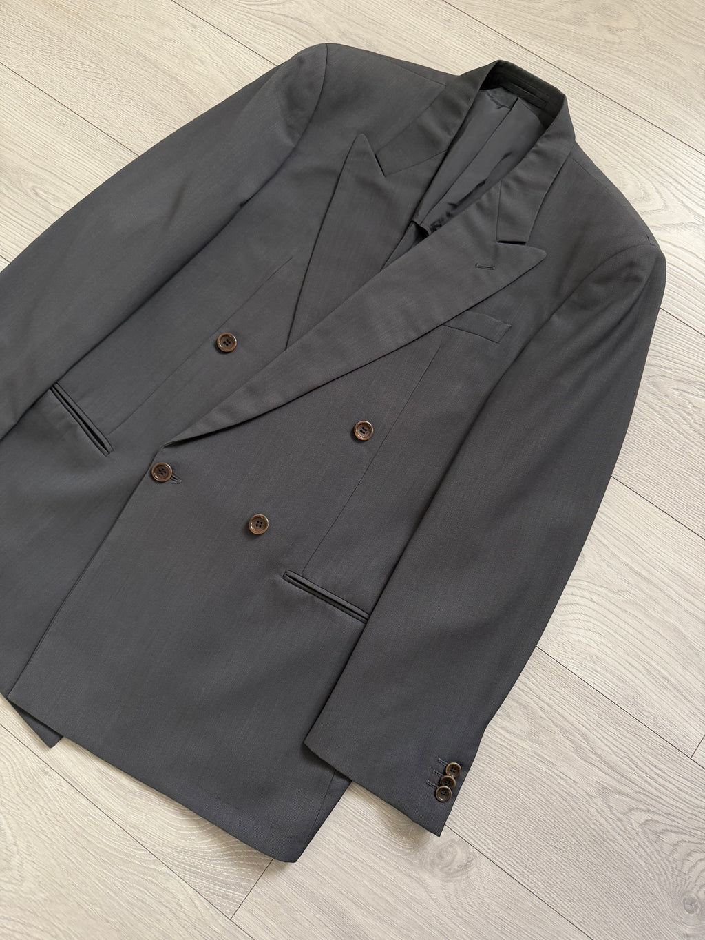 Armani 1990s Peaked Lapel Double Breasted Pleated Wool Suit Grey - Size L Jacket / 34" Waist