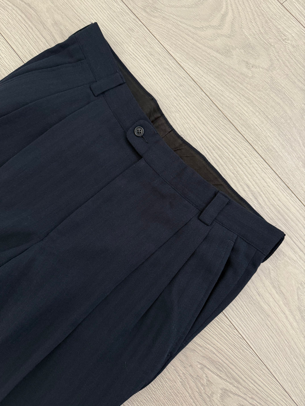 Versace 1980s 2B Double Pleat Herringbone Wool Navy Suit - Size XL Jacket / 36" Waist