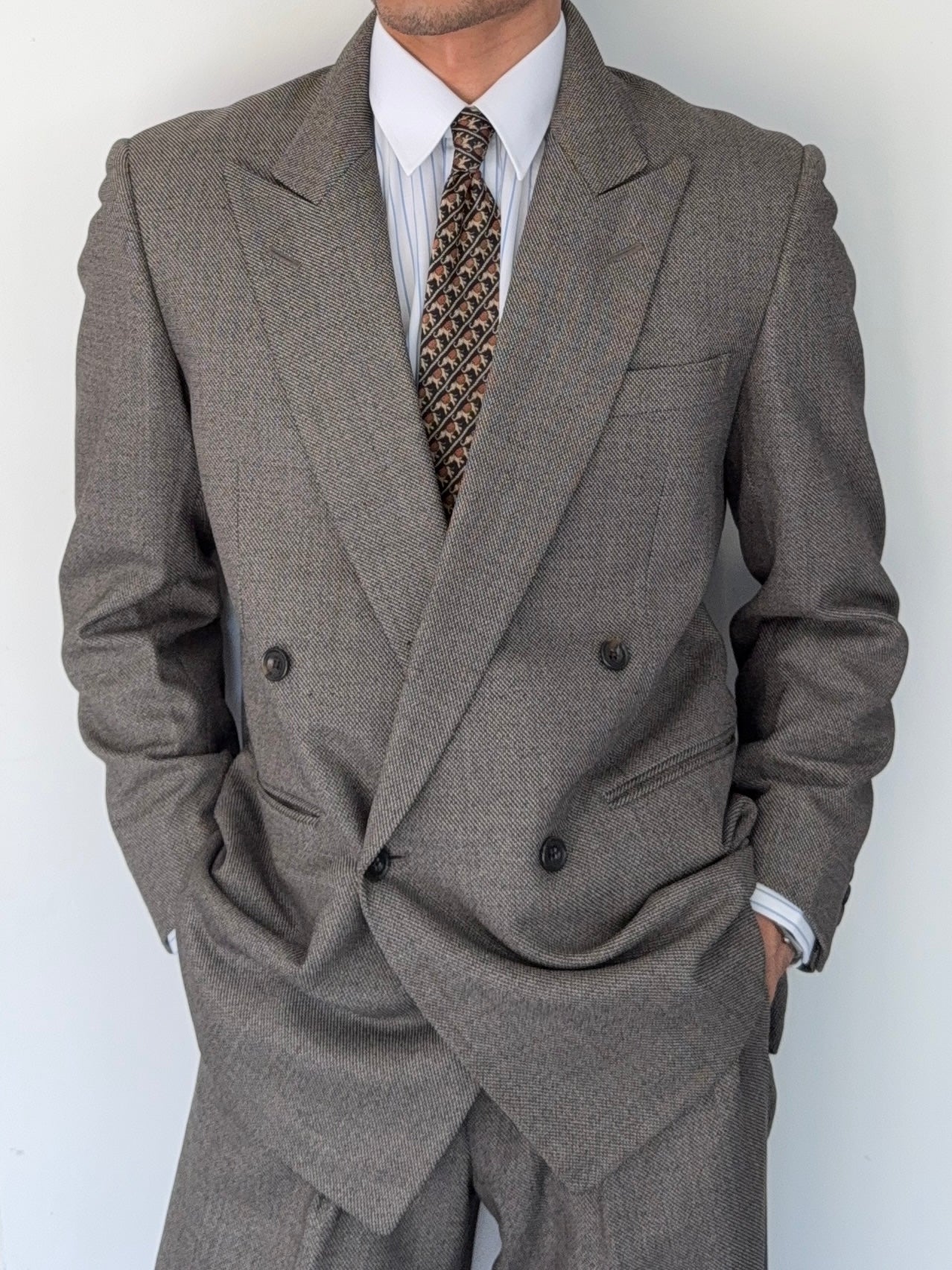 Burberry 1990s Peak Lapel Double Breasted Pleated Textured Taupe Grey Suit - Size M Jacket / 32" Waist