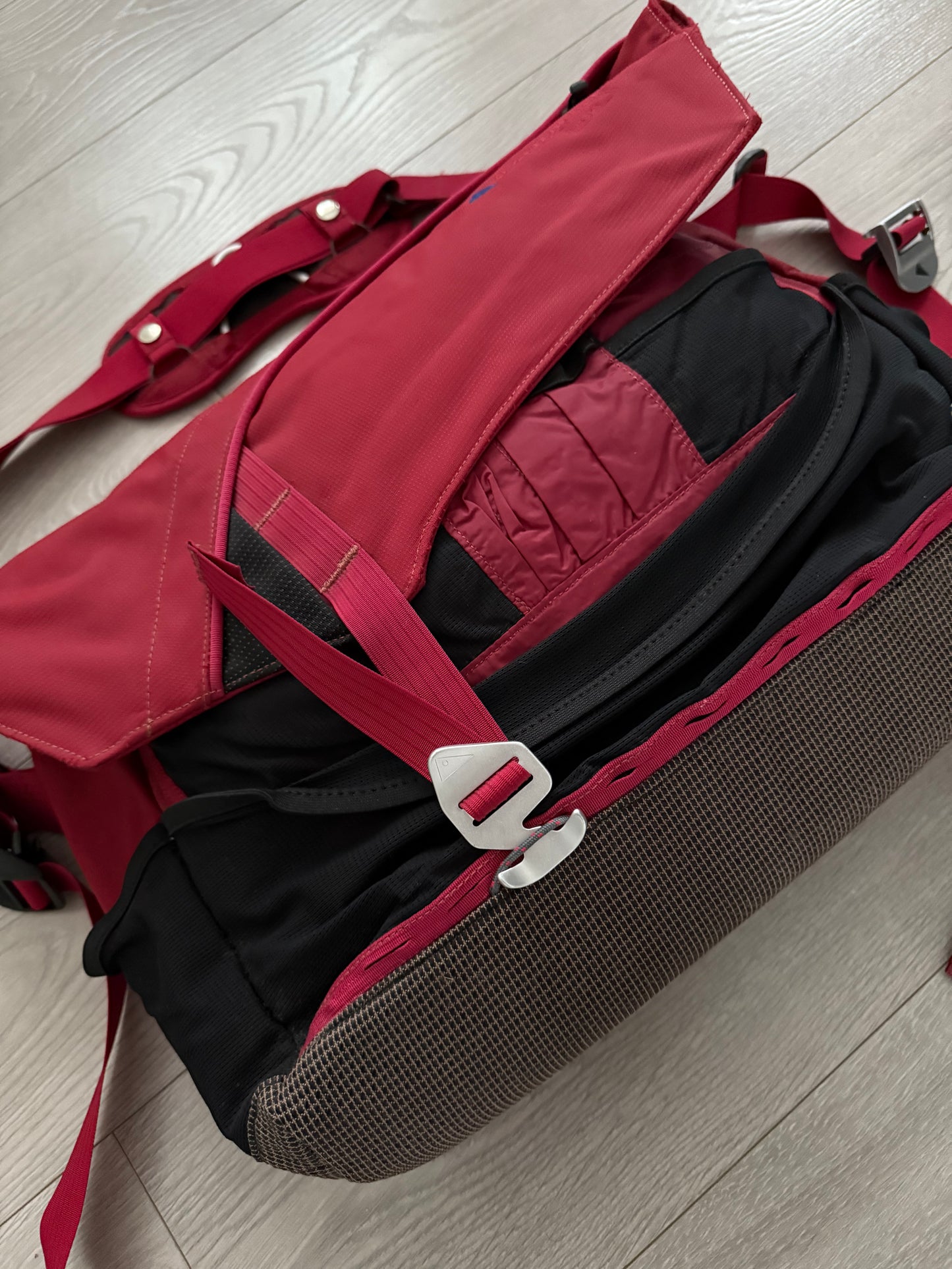 Klattermusen Fenja Technical Crossbody Bag