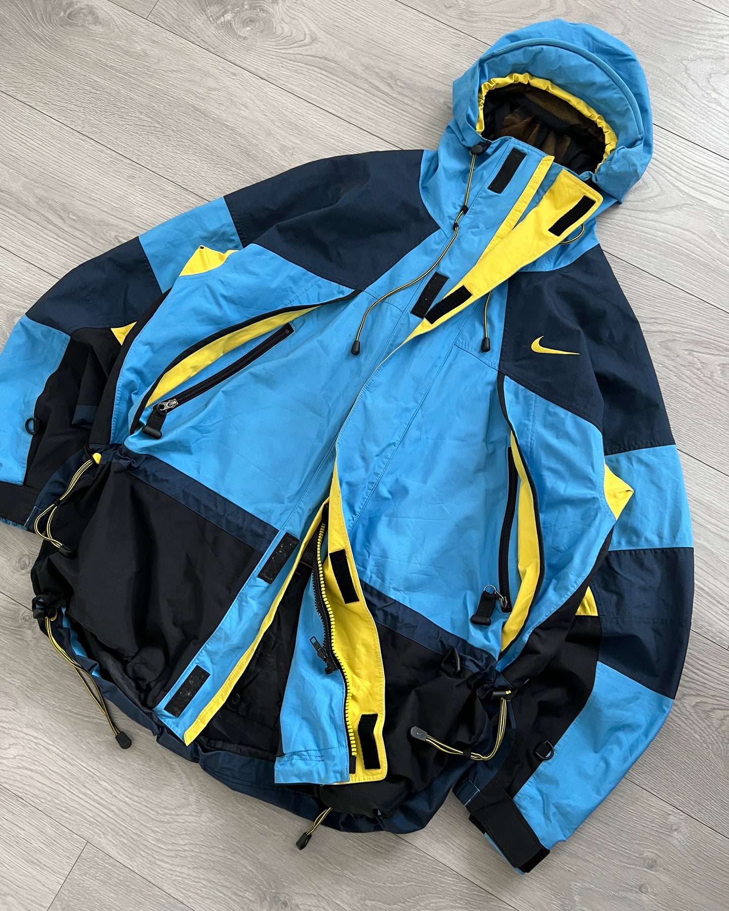 Nike ACG 00s Lungs Era Waterproof Storm Fit Tech Jacket - Size XL