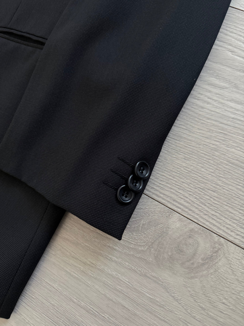 Armani 1990s Rolled 3B Textured Wool Dark Grey Suit - Size L Jacket / 34" Waist
