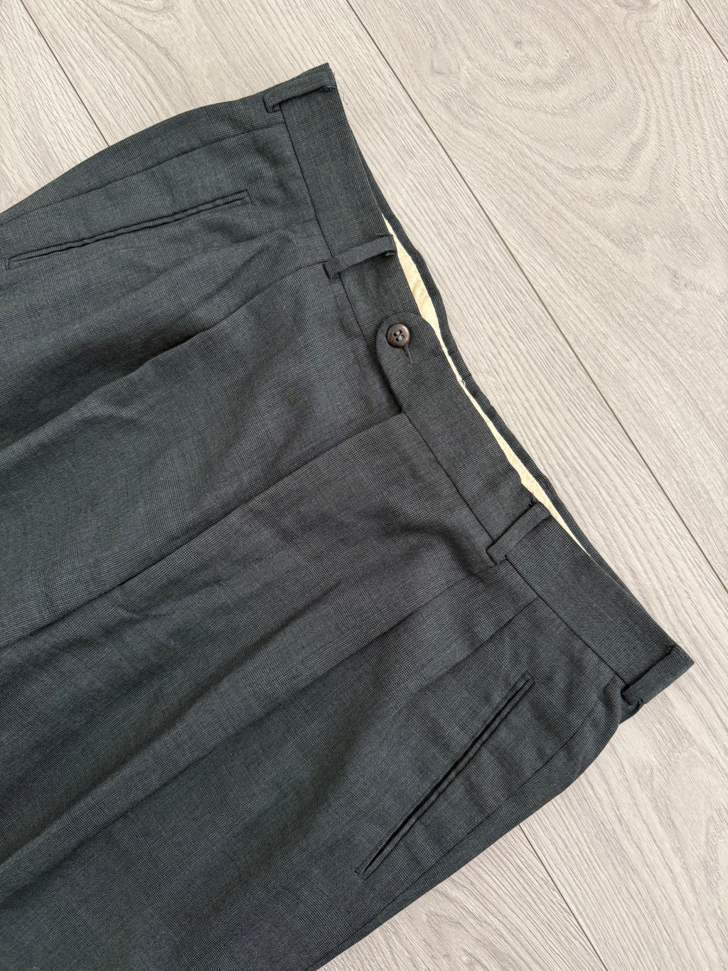 Hugo Boss 1980s Peaked Lapel Double Breasted Pleated Wool Suit Dark Green - Size XL Jacket / 36" Waist